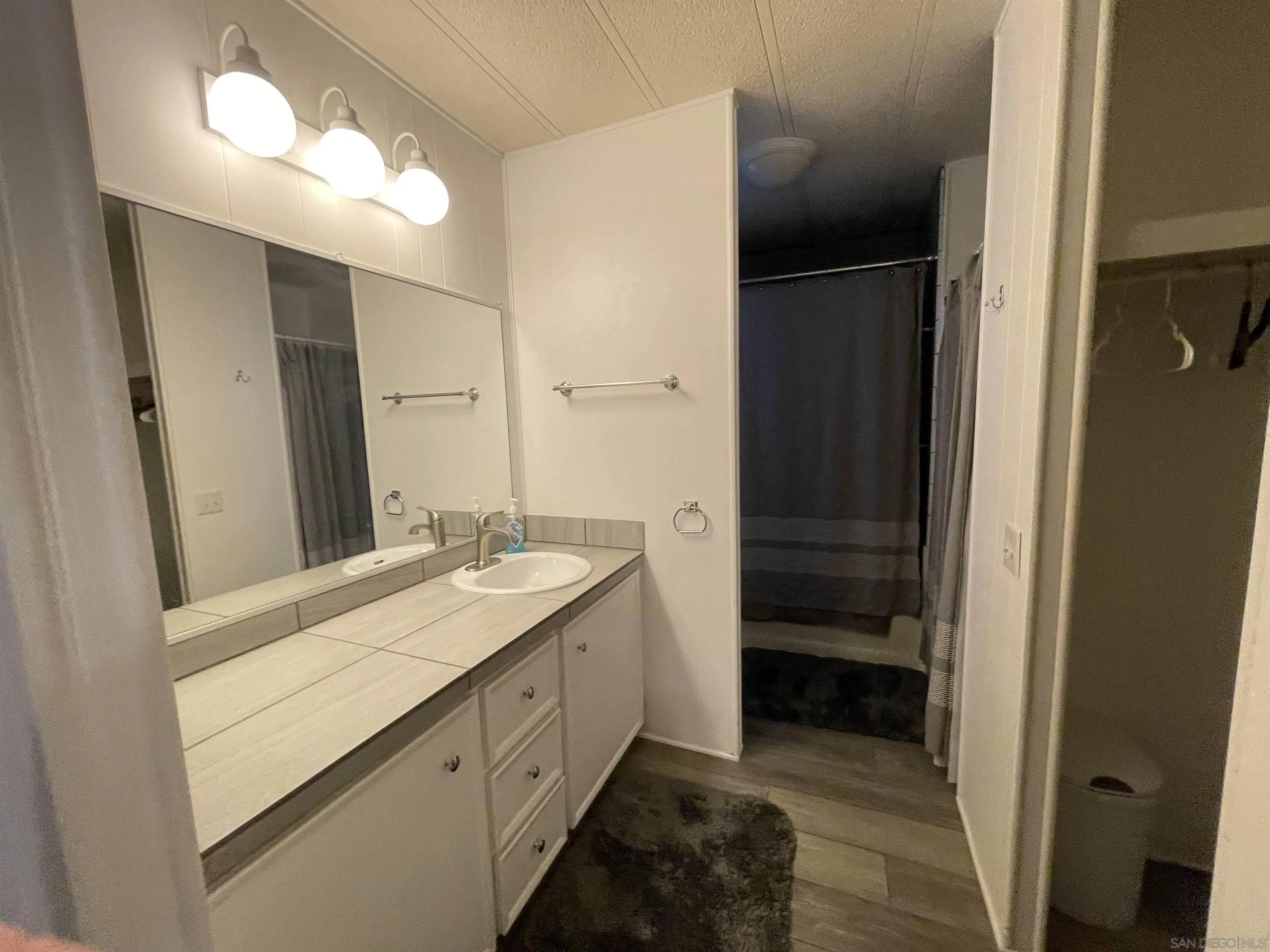 https://cdn.realtyfeed.com/cdn/127/250021885/fae28c5c62be6edb40bff3ec21f104a5.webp