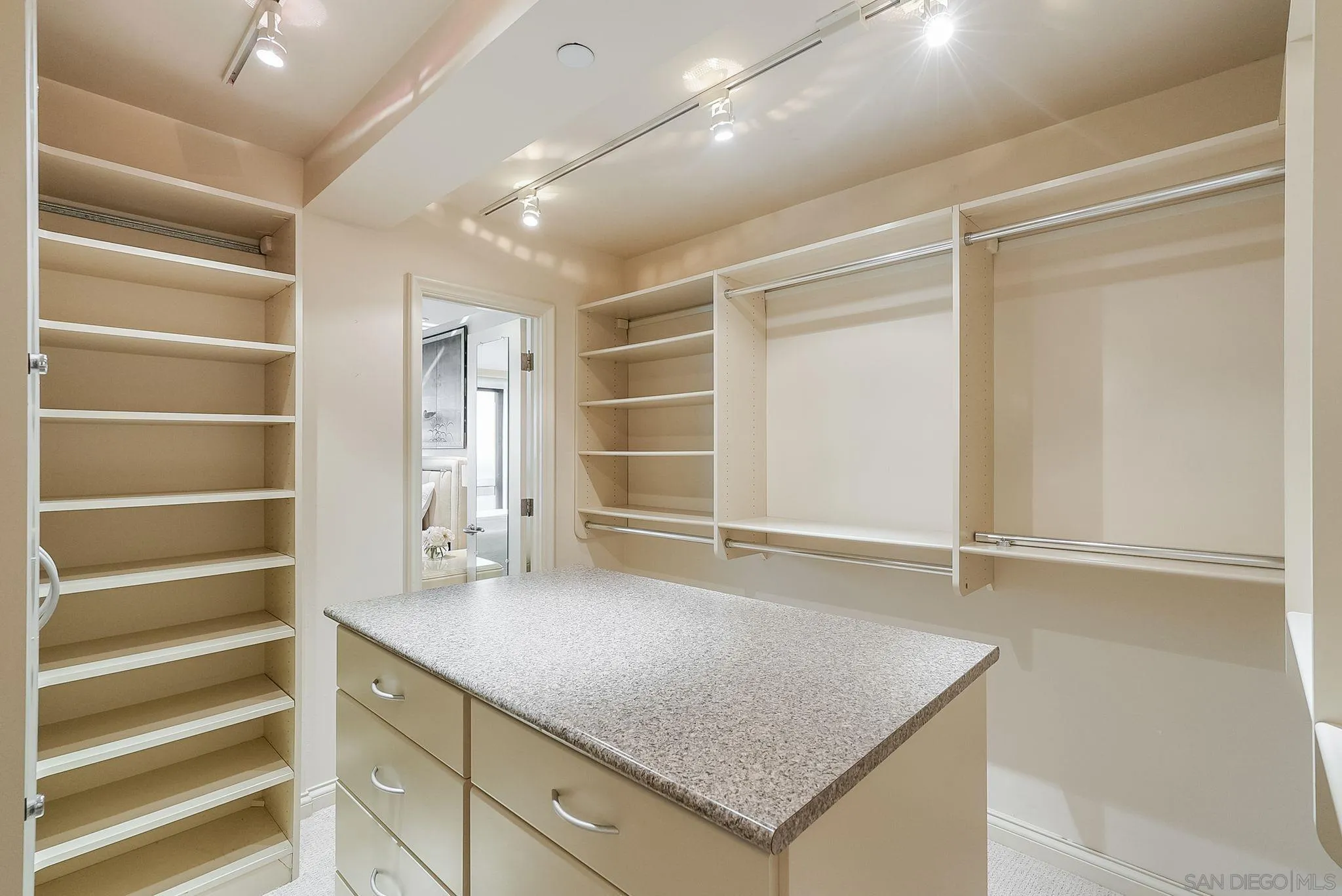 Photo #36: 250021930 Listing: Photo #36
