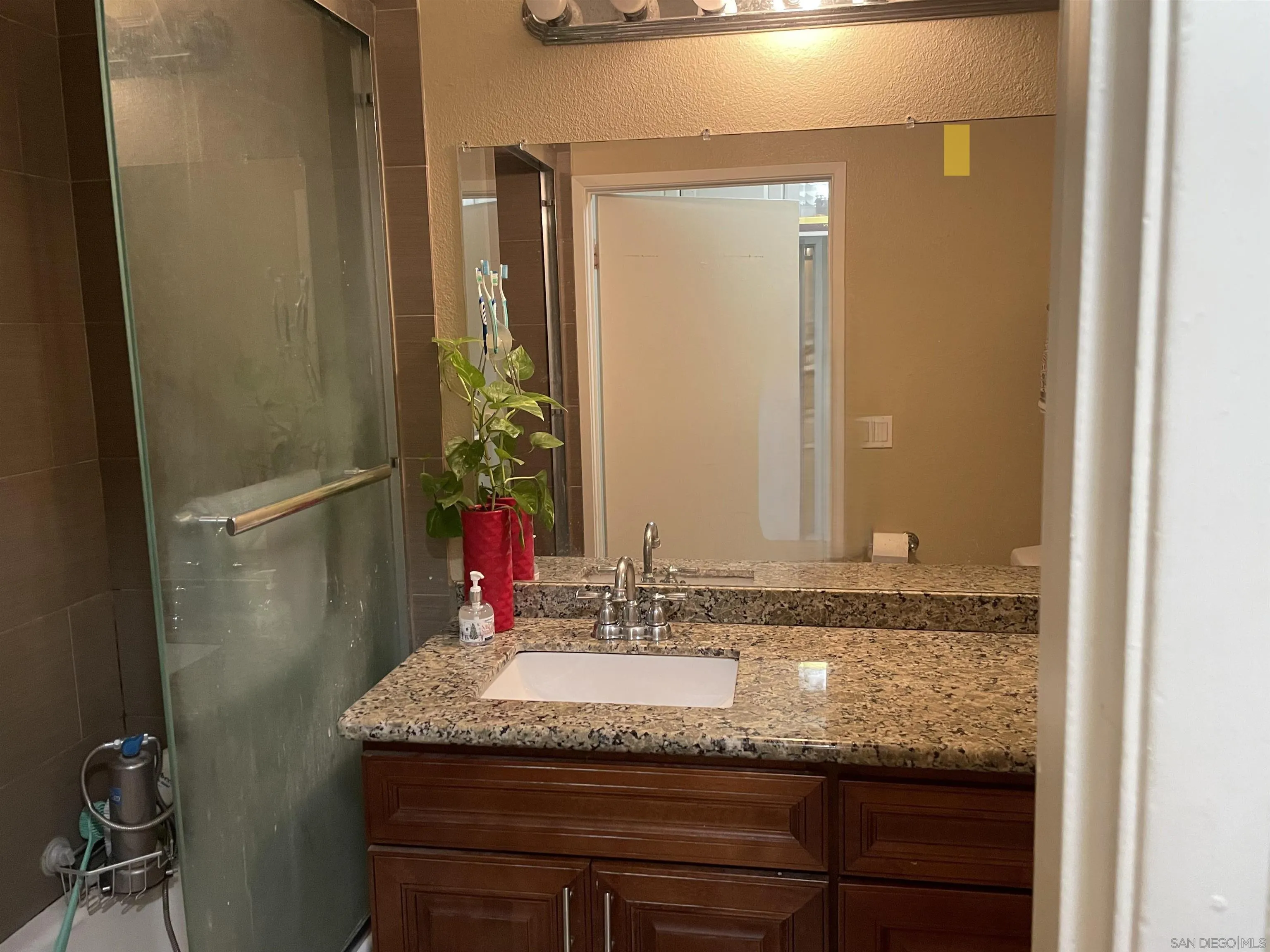 Photo #8: 250021944 Listing: Photo #8