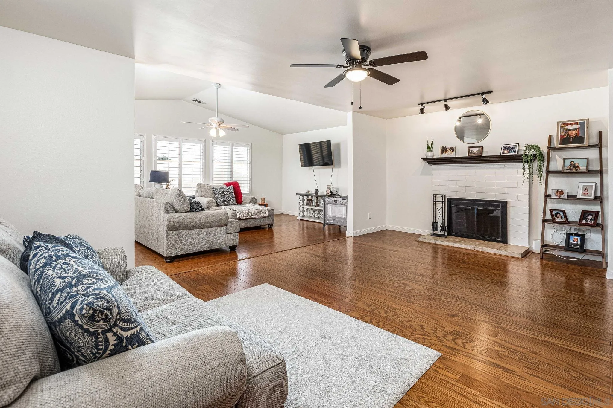 https://cdn.realtyfeed.com/cdn/127/250021967/85da898485985c0e4be8bdd0e3876233.webp