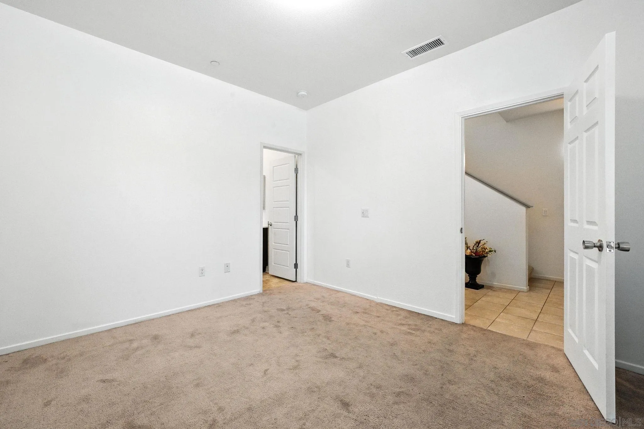 Photo #5: 250022020 Listing 