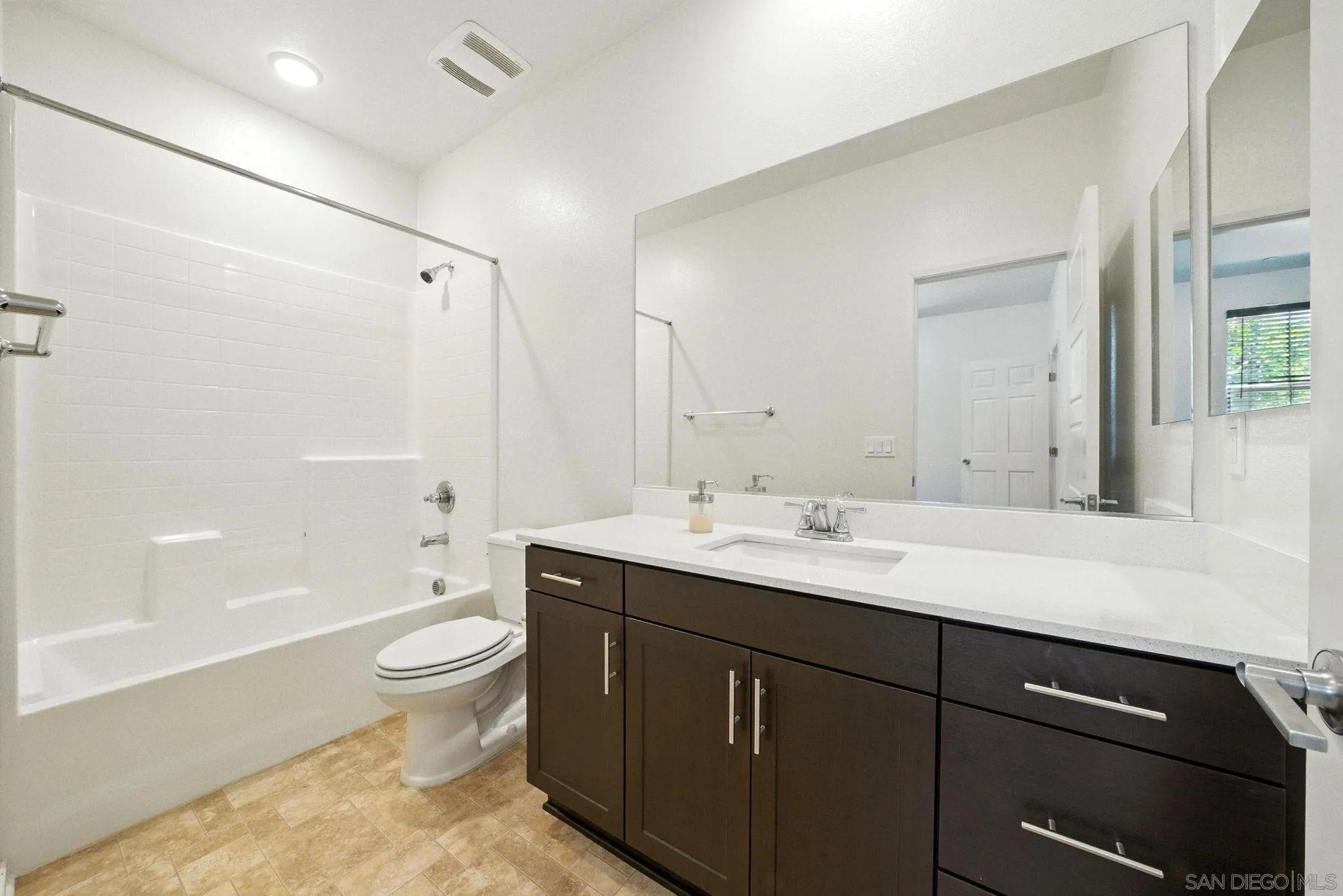 Photo #6: 250022020 Listing 