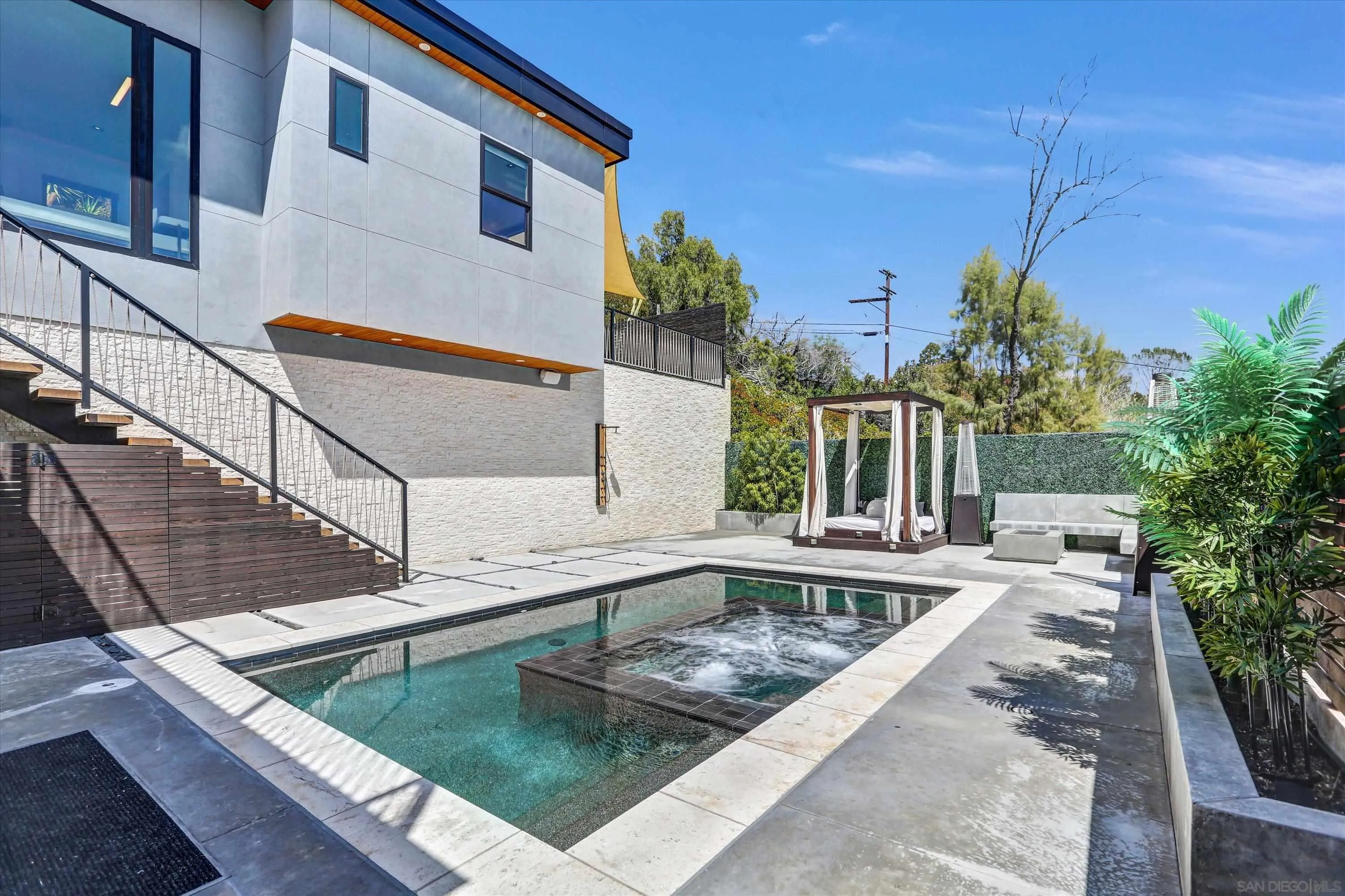 https://cdn.realtyfeed.com/cdn/127/250022021/020f912454f03600dda381475e19c71b.webp
