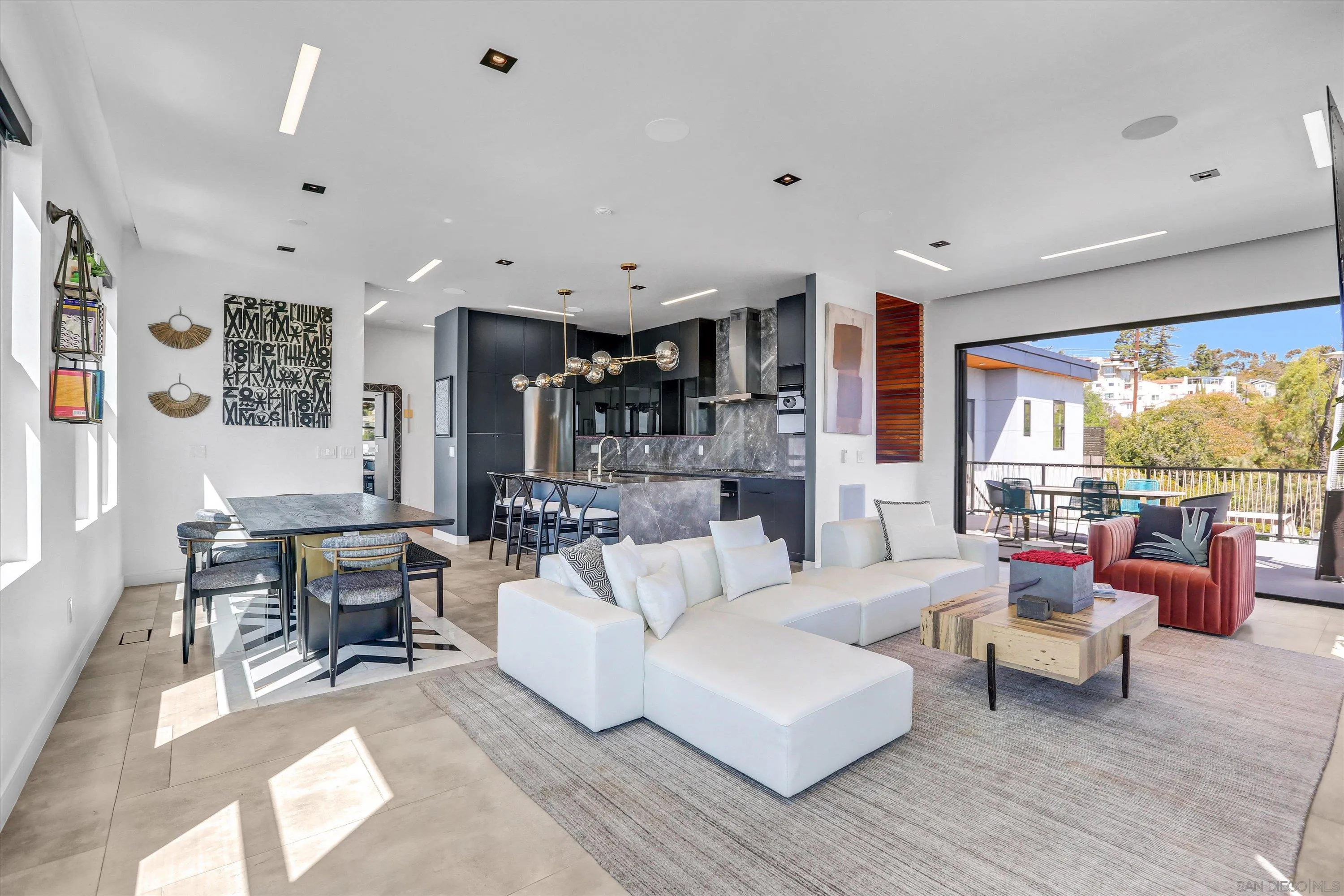 https://cdn.realtyfeed.com/cdn/127/250022021/1e47b3ab7009cb18b389d4f5e01d36c4.webp