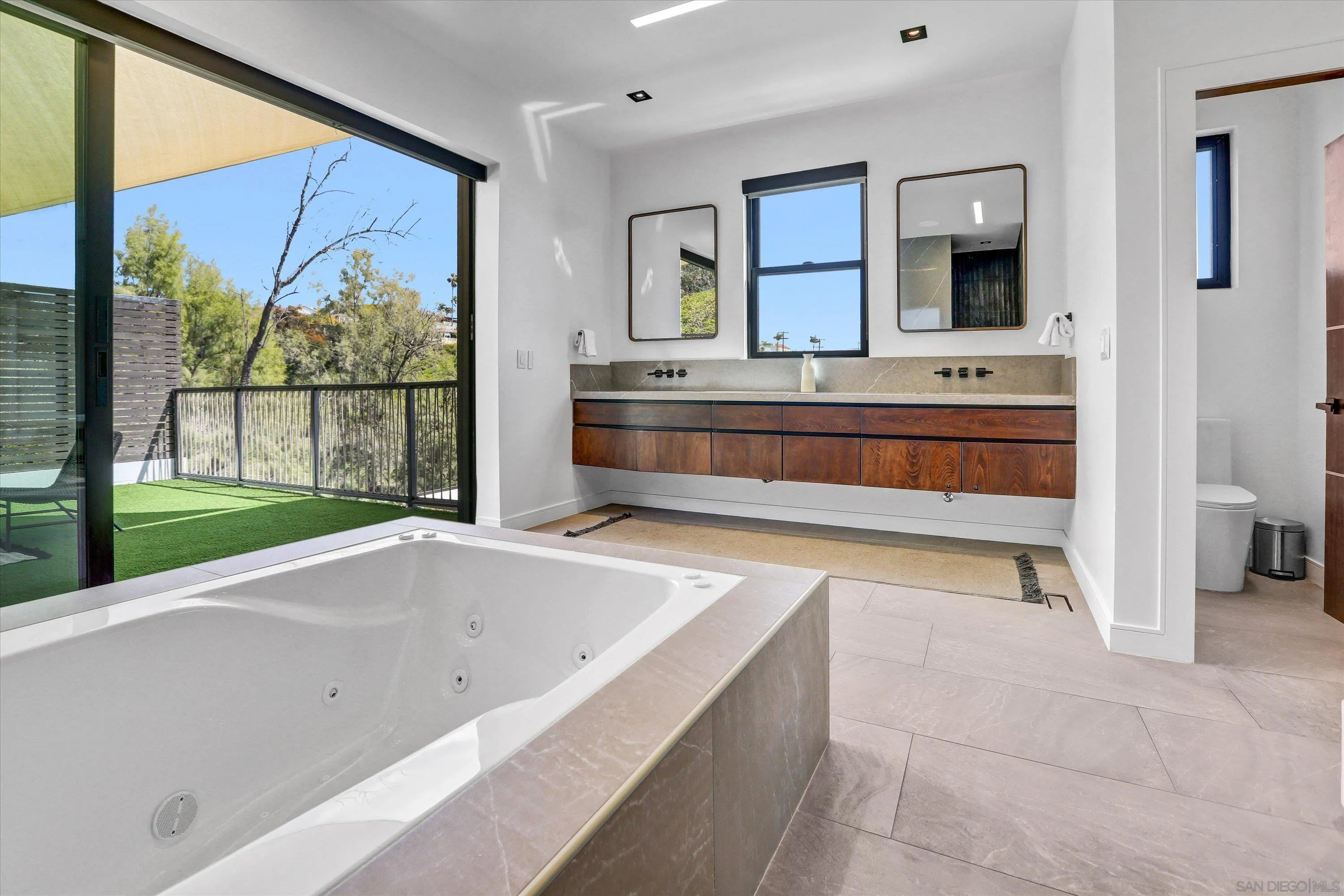 https://cdn.realtyfeed.com/cdn/127/250022021/3a38fd0f54550aaef6ab64c99d56590a.webp