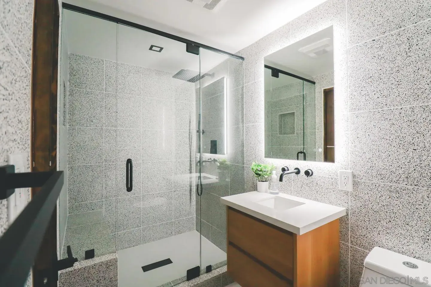 https://cdn.realtyfeed.com/cdn/127/250022021/596c6edbdcc0848d8577bbda18e18912.webp