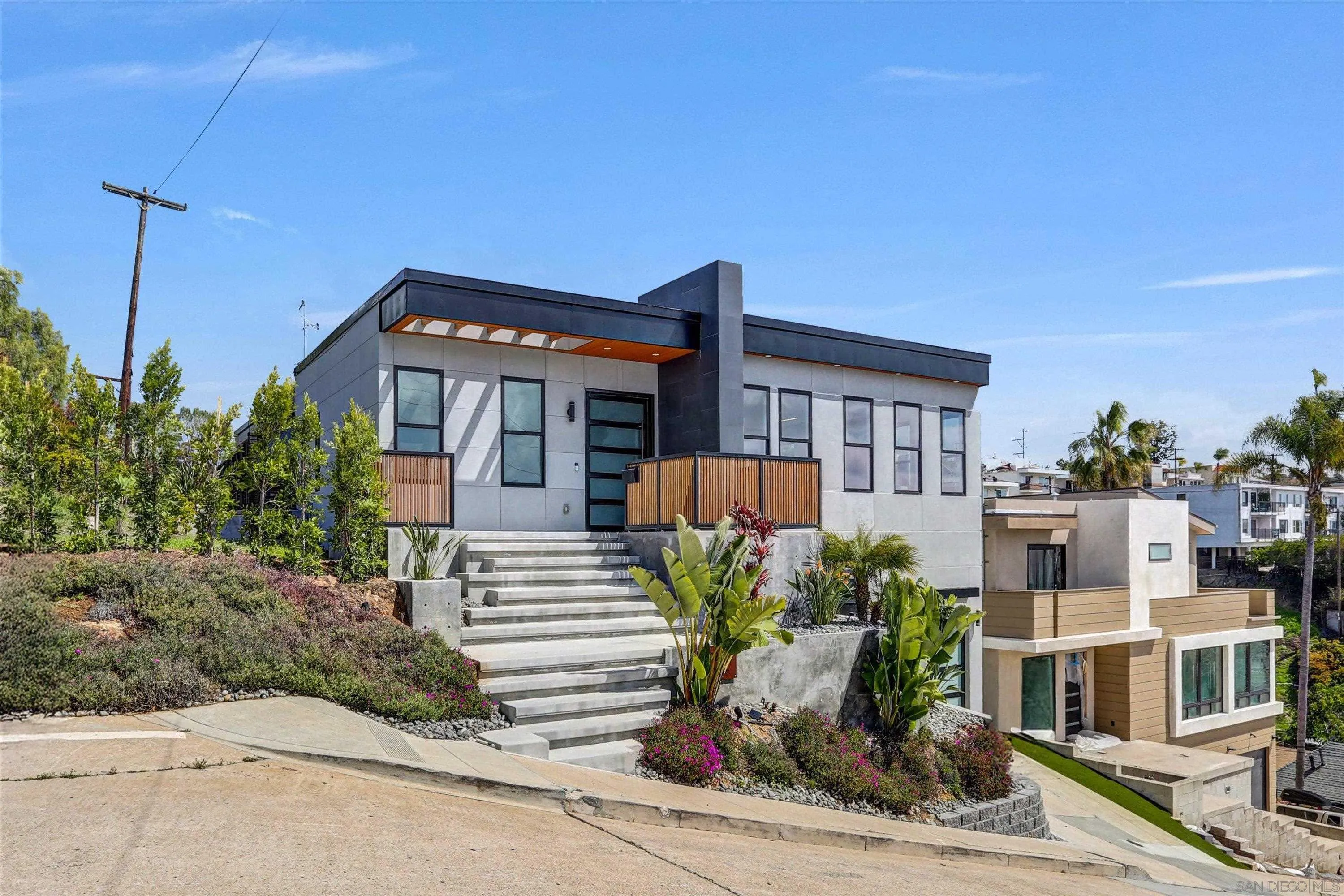 https://cdn.realtyfeed.com/cdn/127/250022021/5d236281155504a8cb73bc2913edb1bd.webp
