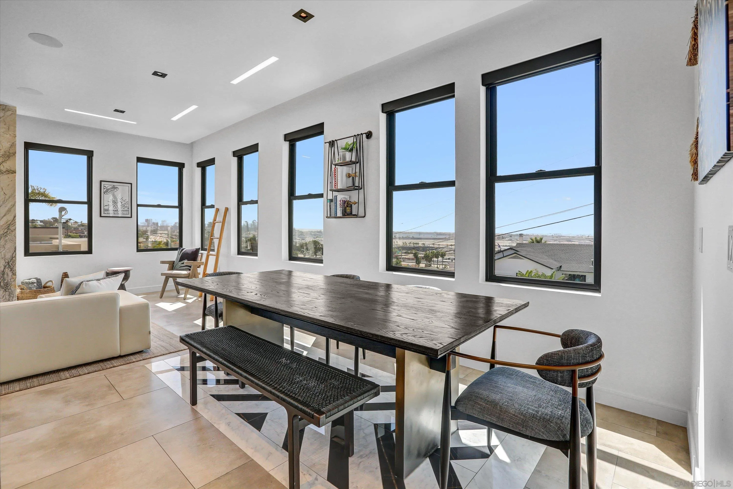 https://cdn.realtyfeed.com/cdn/127/250022021/7f5118bd09c3df396bc44aef05f176bd.webp