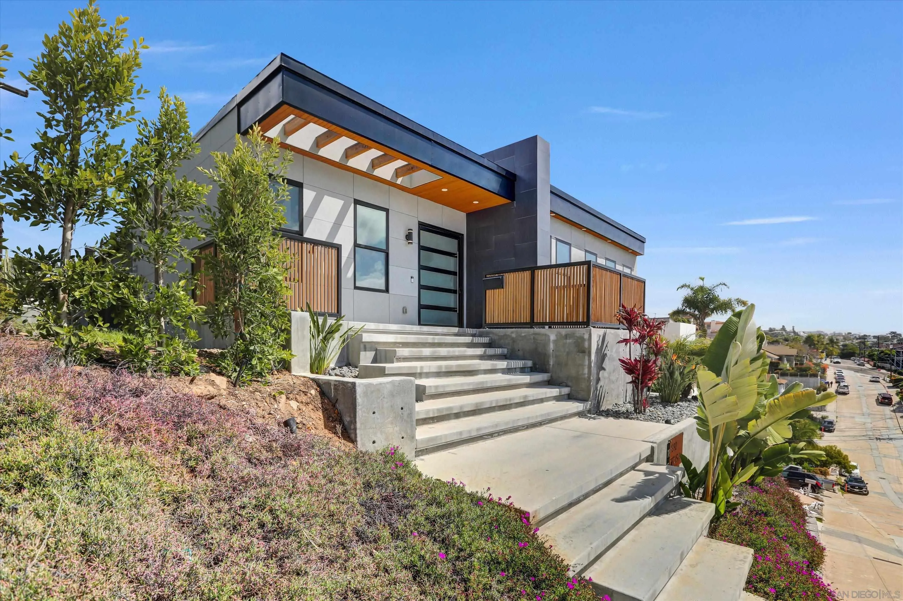 https://cdn.realtyfeed.com/cdn/127/250022021/879af87f484f3ea7698cd23d56b5e04e.webp