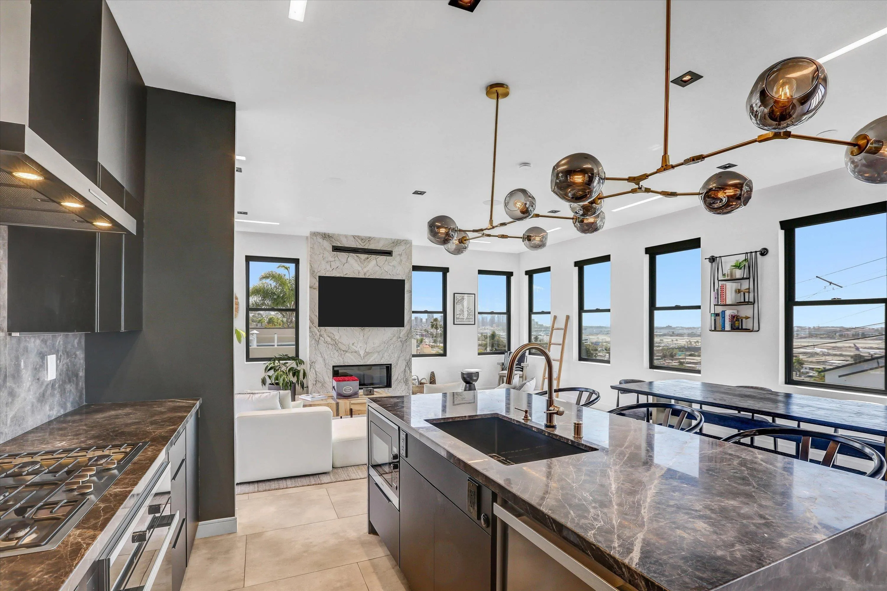 https://cdn.realtyfeed.com/cdn/127/250022021/8d62d551d7afe1425c48d5855395993c.webp