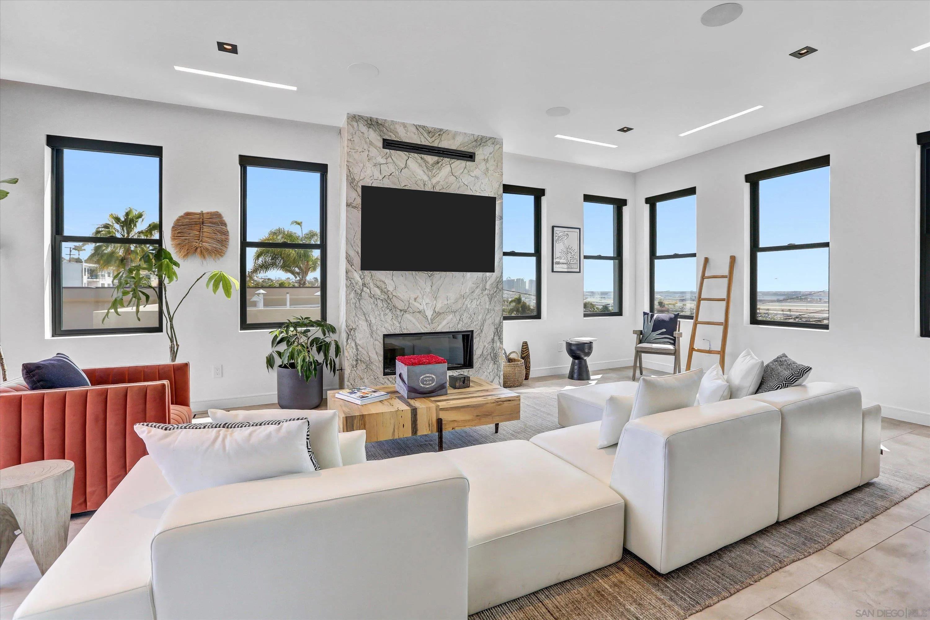 https://cdn.realtyfeed.com/cdn/127/250022021/b62098487700ee5c6bfa73805e8d1479.webp