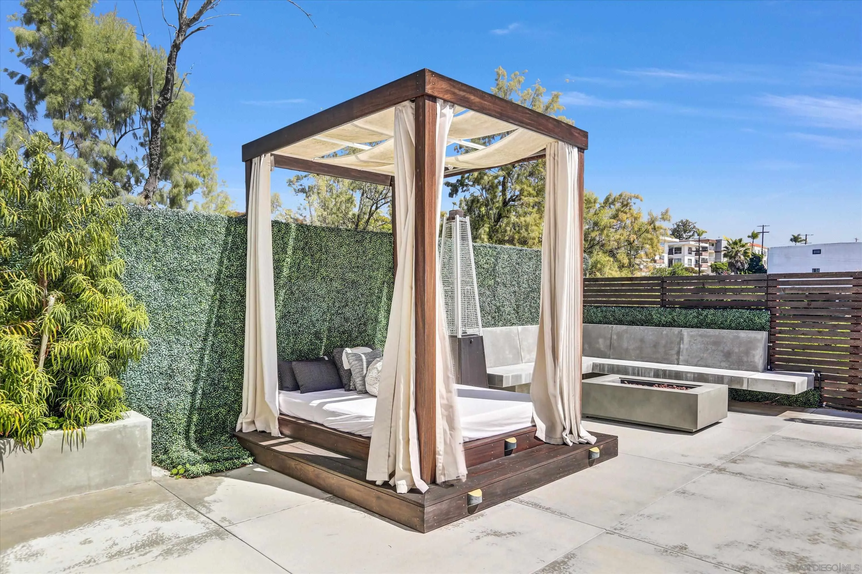 https://cdn.realtyfeed.com/cdn/127/250022021/d7ba7b41bba0ca30a6bb39d03dbe86c7.webp