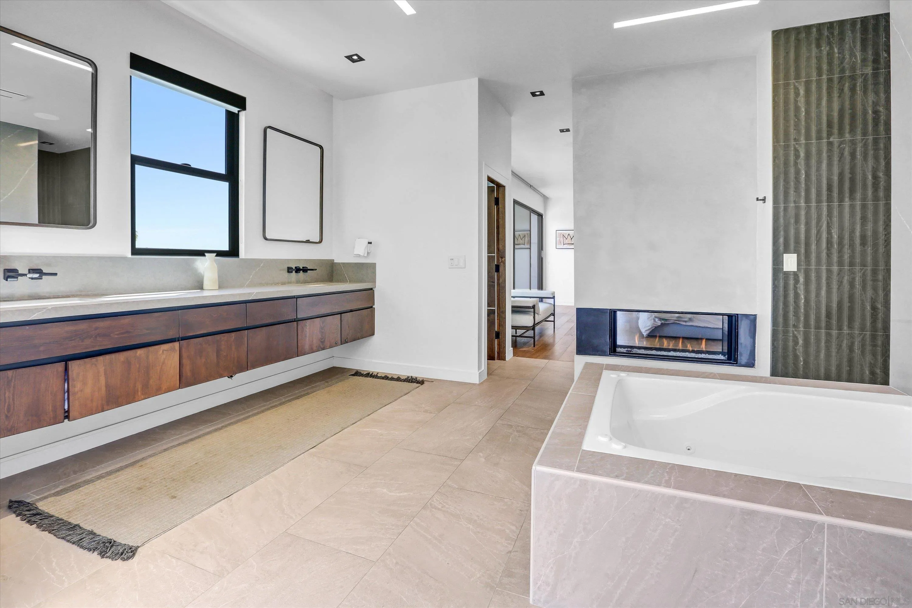 https://cdn.realtyfeed.com/cdn/127/250022021/dca0fdb81ed36ebbfa7d16080d13a83e.webp