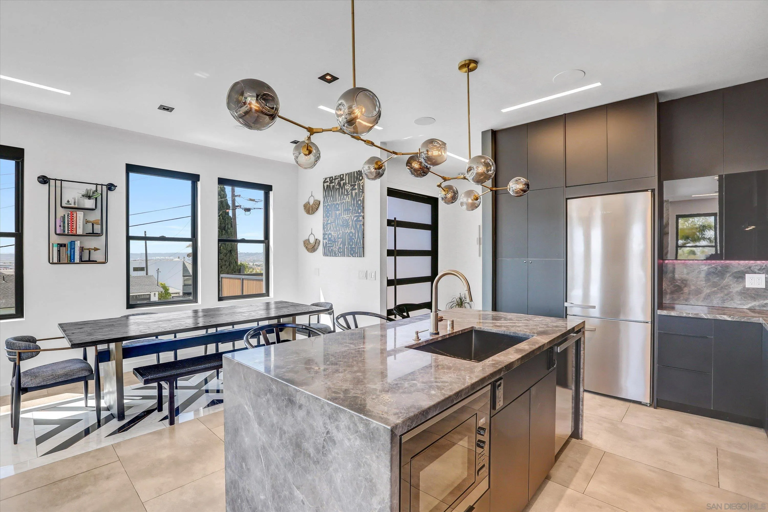 https://cdn.realtyfeed.com/cdn/127/250022021/e833026307e041e61a5fbd1c7cf85fea.webp