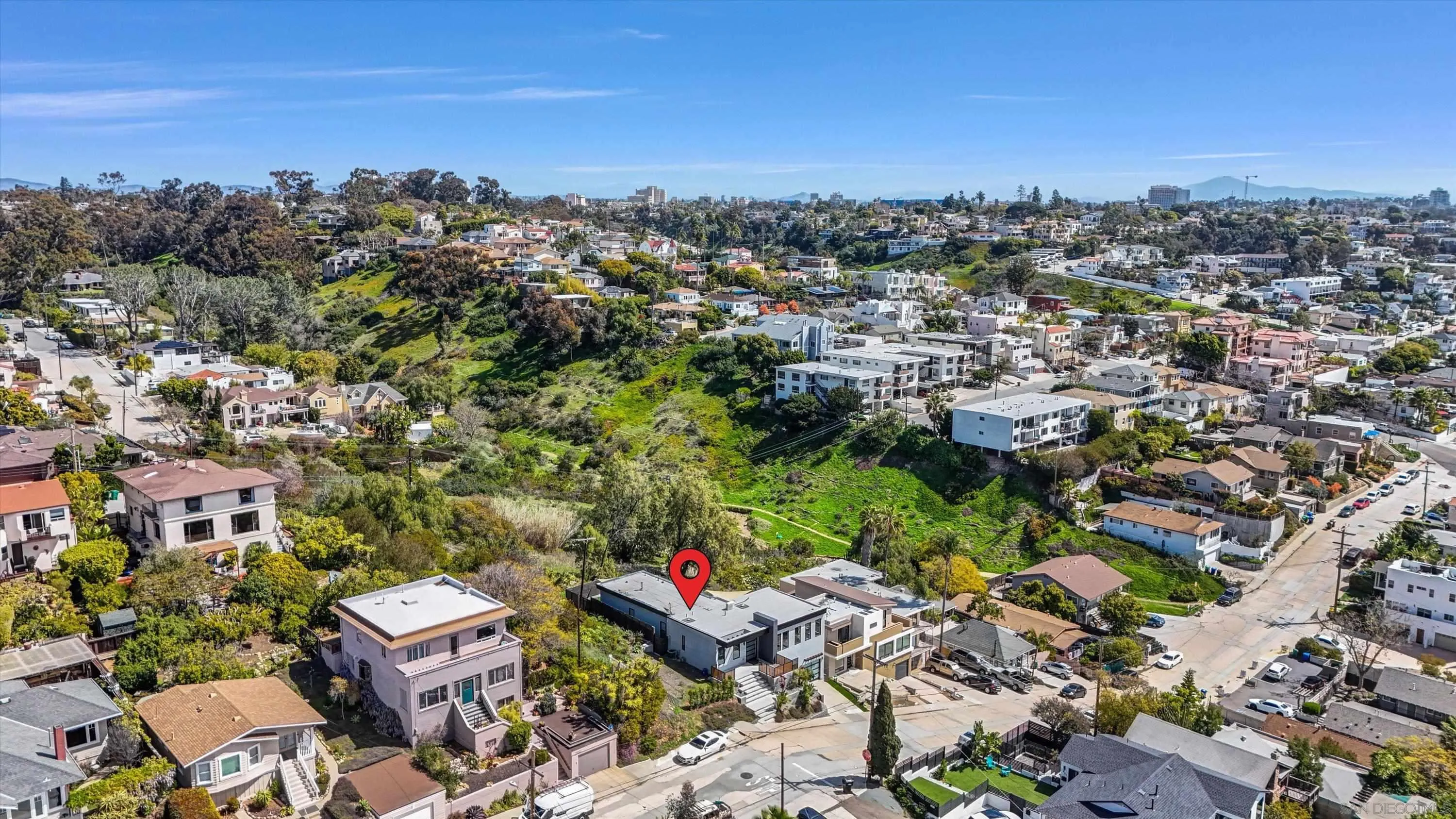 https://cdn.realtyfeed.com/cdn/127/250022021/ec156adb35d19c4d040ceab69af10fc5.webp