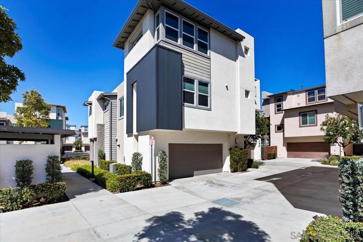 https://cdn.realtyfeed.com/cdn/127/250022096/216ec153d34e14bfa1ce97aab2bfce64.webp