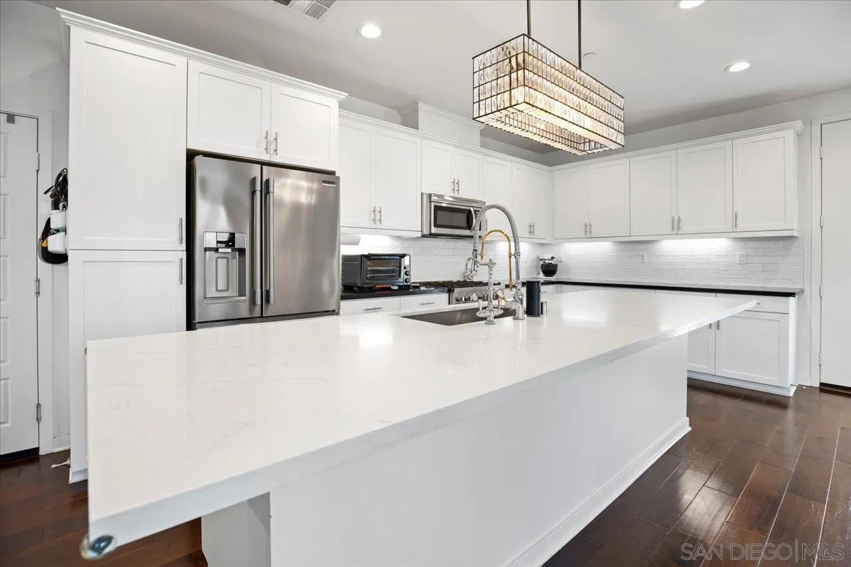 https://cdn.realtyfeed.com/cdn/127/250022096/829de98b66f3428ce6b7be155409a9a3.webp