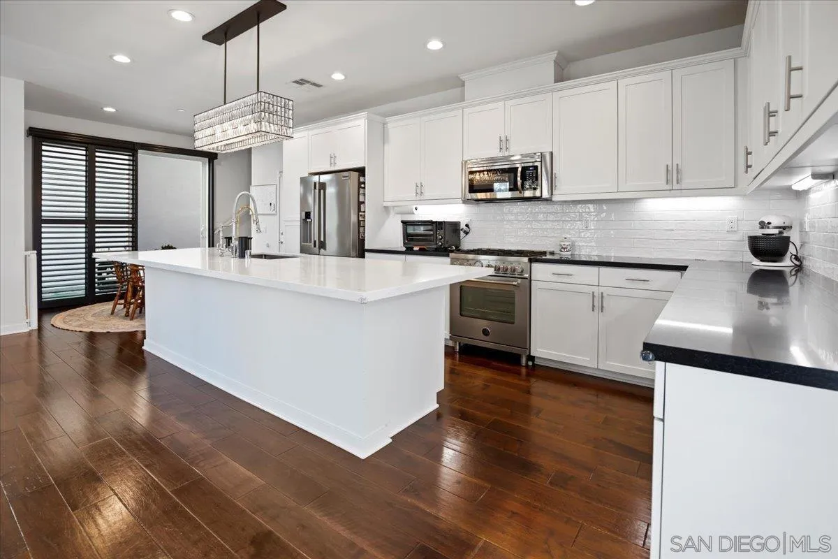 https://cdn.realtyfeed.com/cdn/127/250022096/8f2eb0ca2bdcccfa6a47e3b3d3b512a4.webp