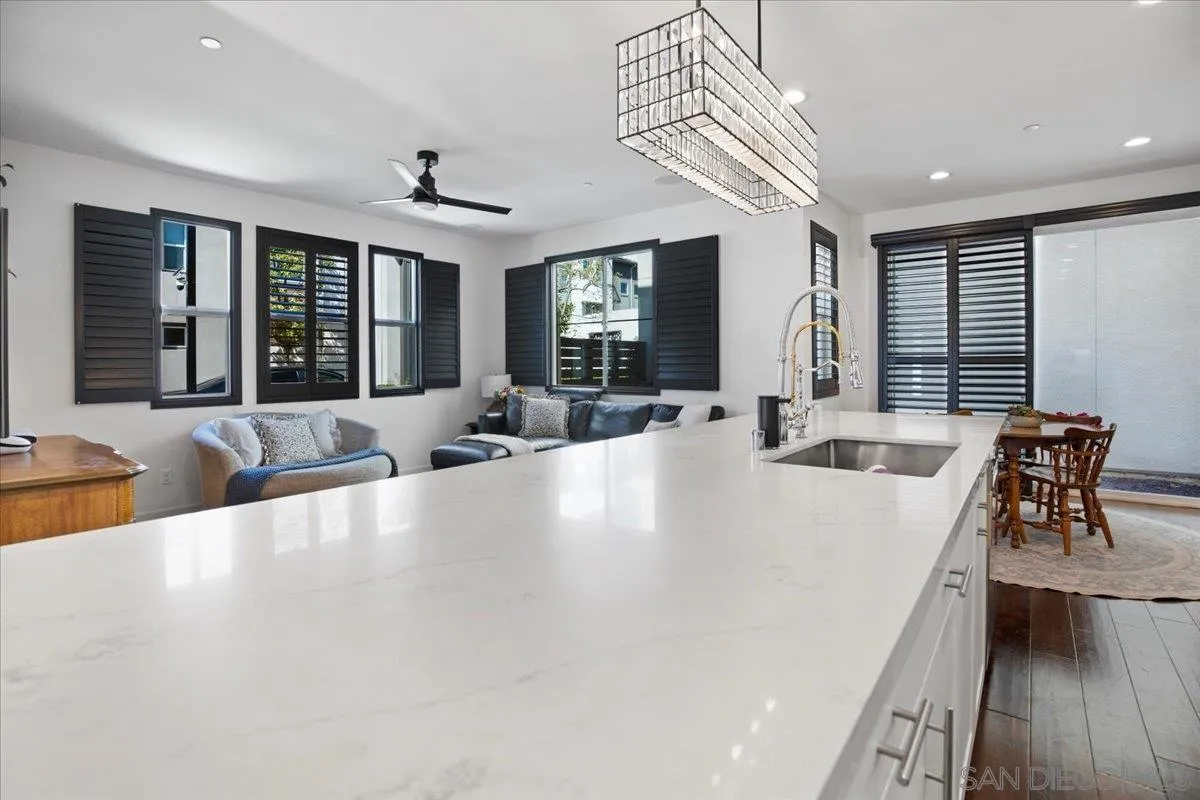 https://cdn.realtyfeed.com/cdn/127/250022096/fdf24235db8541cb0dd6f968122fc3b2.webp