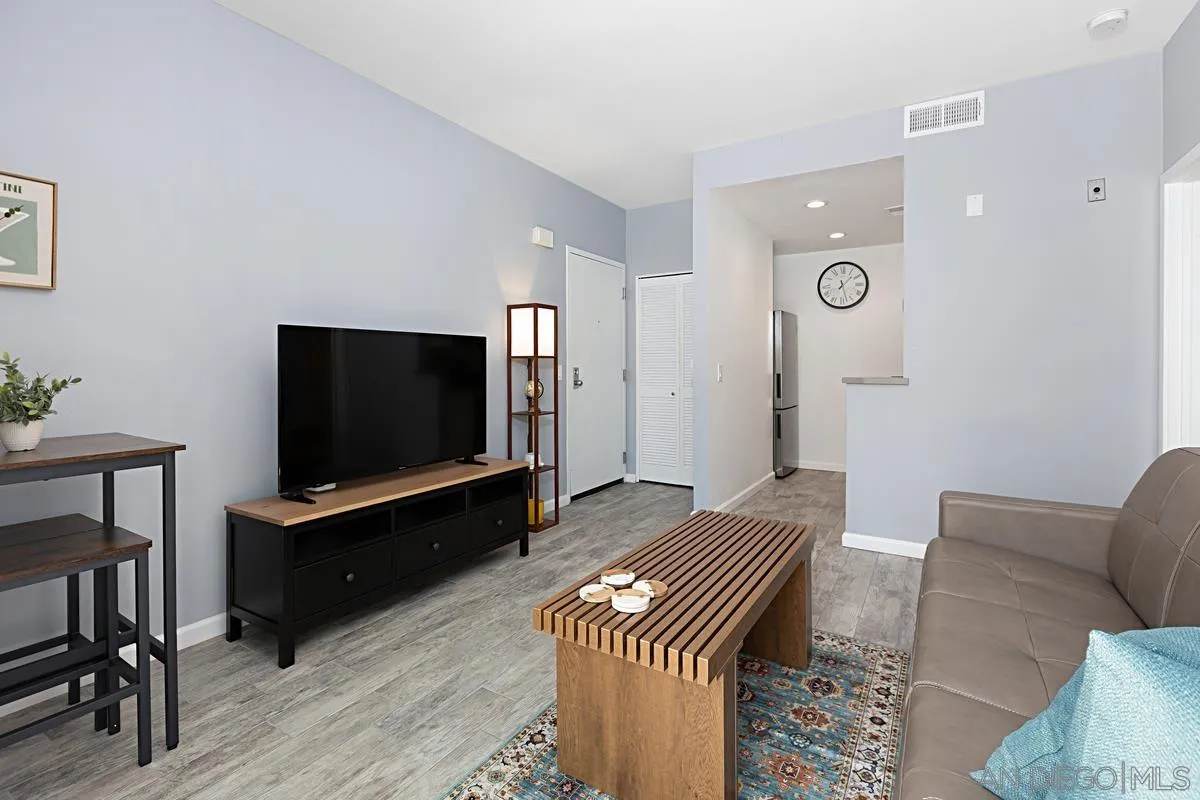 Photo #5: 250022097 Listing 