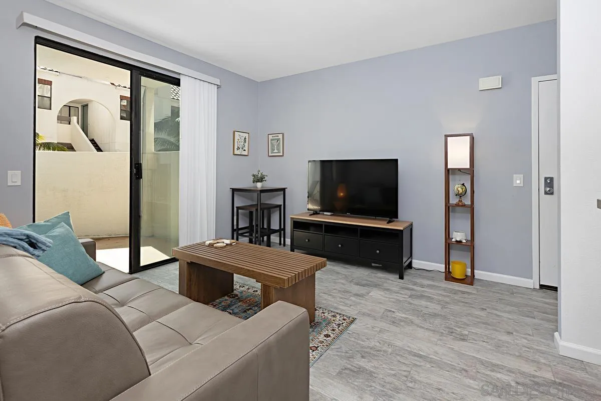 Photo #4: 250022097 Listing 