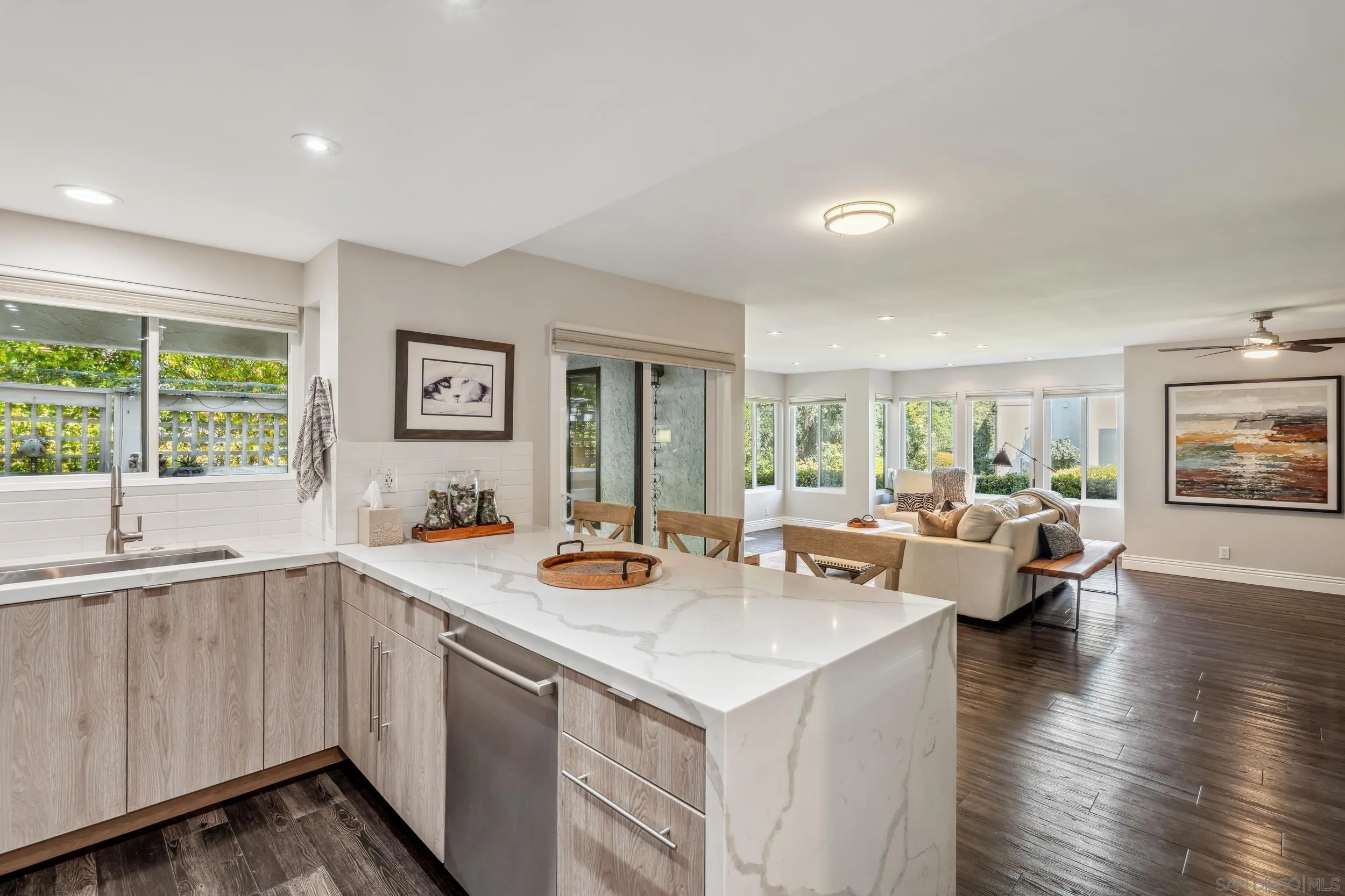 Photo #4: 250022101 Listing 