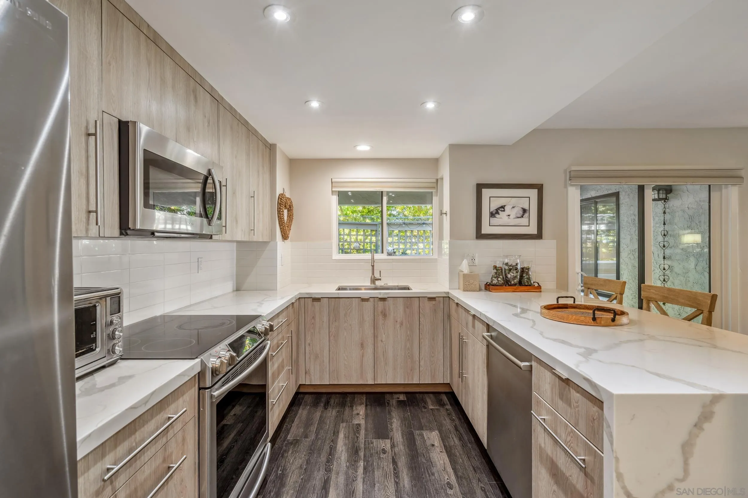 Photo #3: 250022101 Listing 