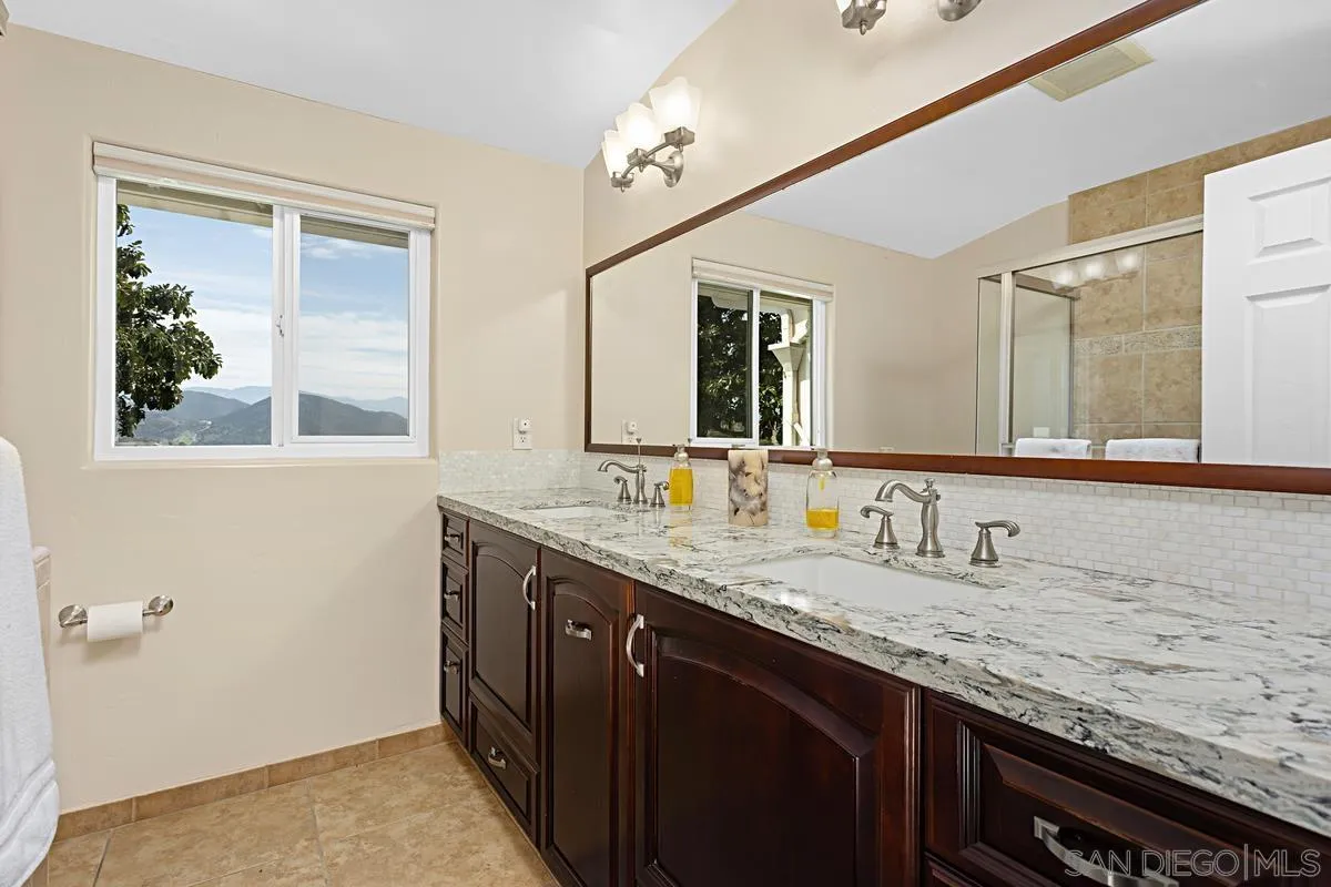 https://cdn.realtyfeed.com/cdn/127/250022127/b48d876223a331db751527fa8f95f3d6.webp