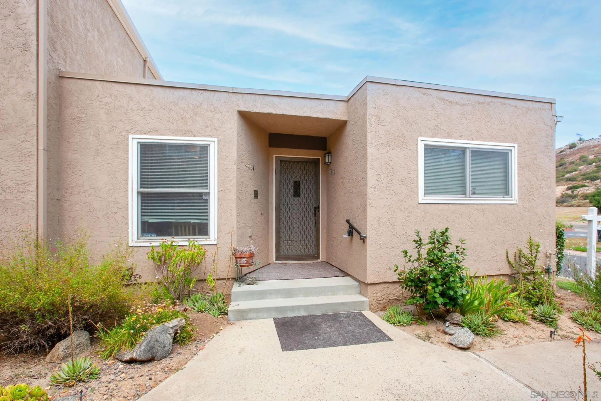 Photo #2: 250022247 Listing 