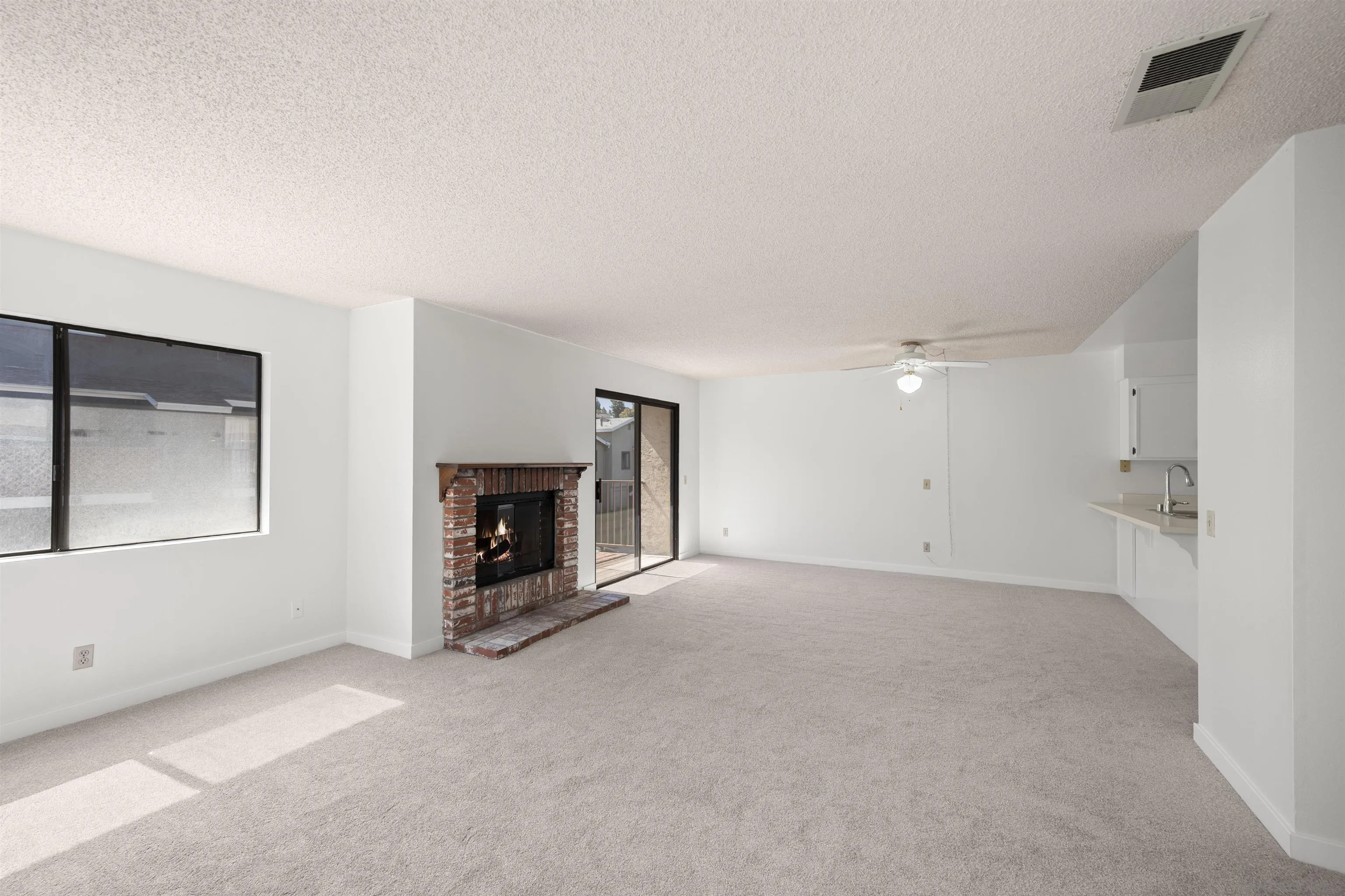 More Details about MLS # 250022275 : 583 PORTSMOUTH DR UNIT D