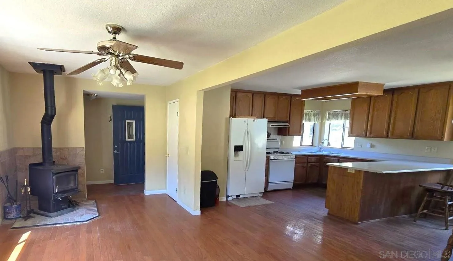 https://cdn.realtyfeed.com/cdn/127/250022285/1b681cdb67f8a6a87d9f03b14703cfc5.webp