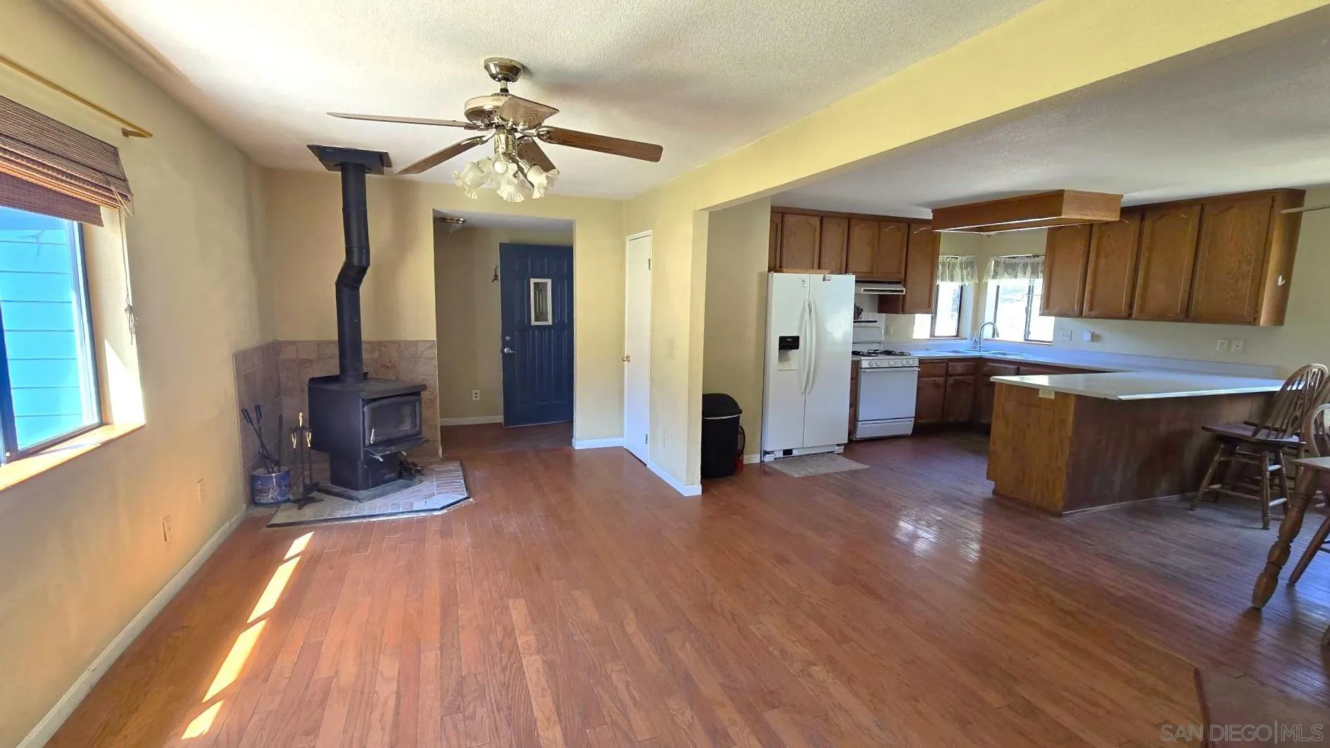 https://cdn.realtyfeed.com/cdn/127/250022285/53fea3ce472d3f9b7b9041594ea28138.webp