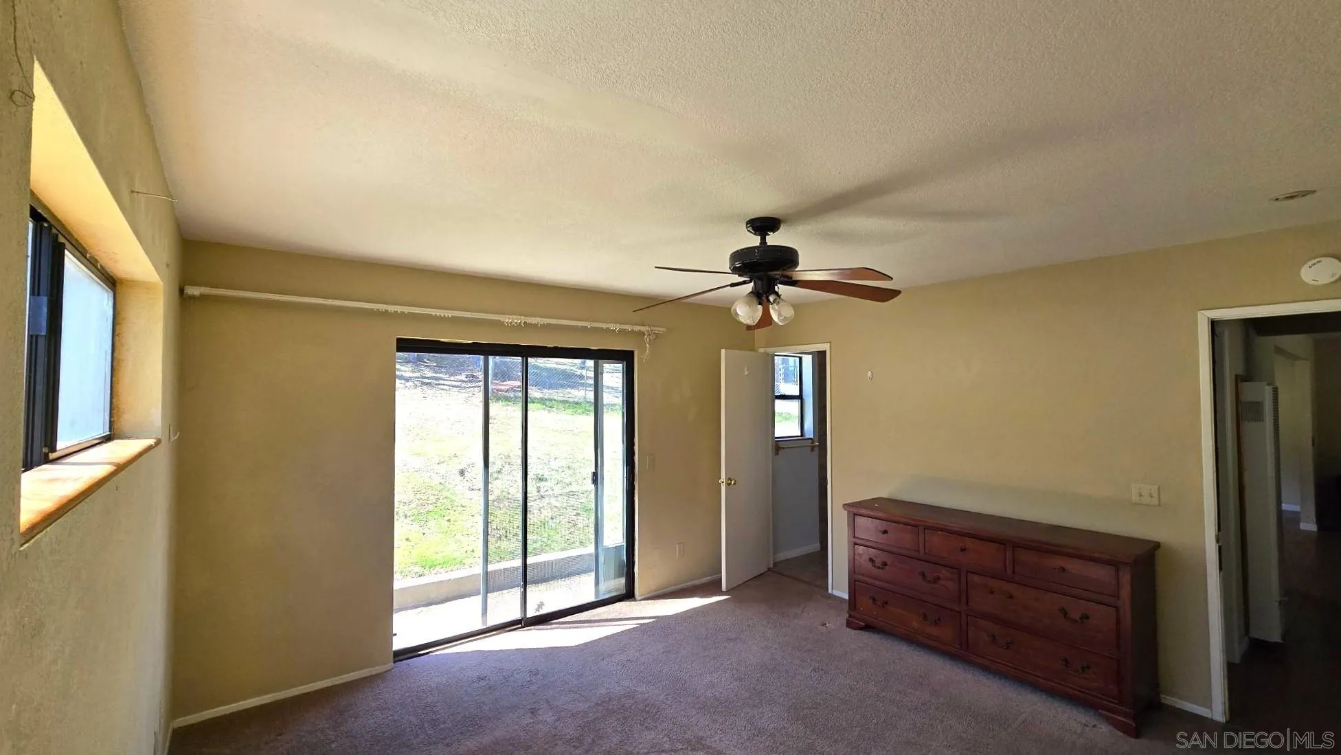 https://cdn.realtyfeed.com/cdn/127/250022285/6d9f3a084d104e50960935ea91e8a244.webp