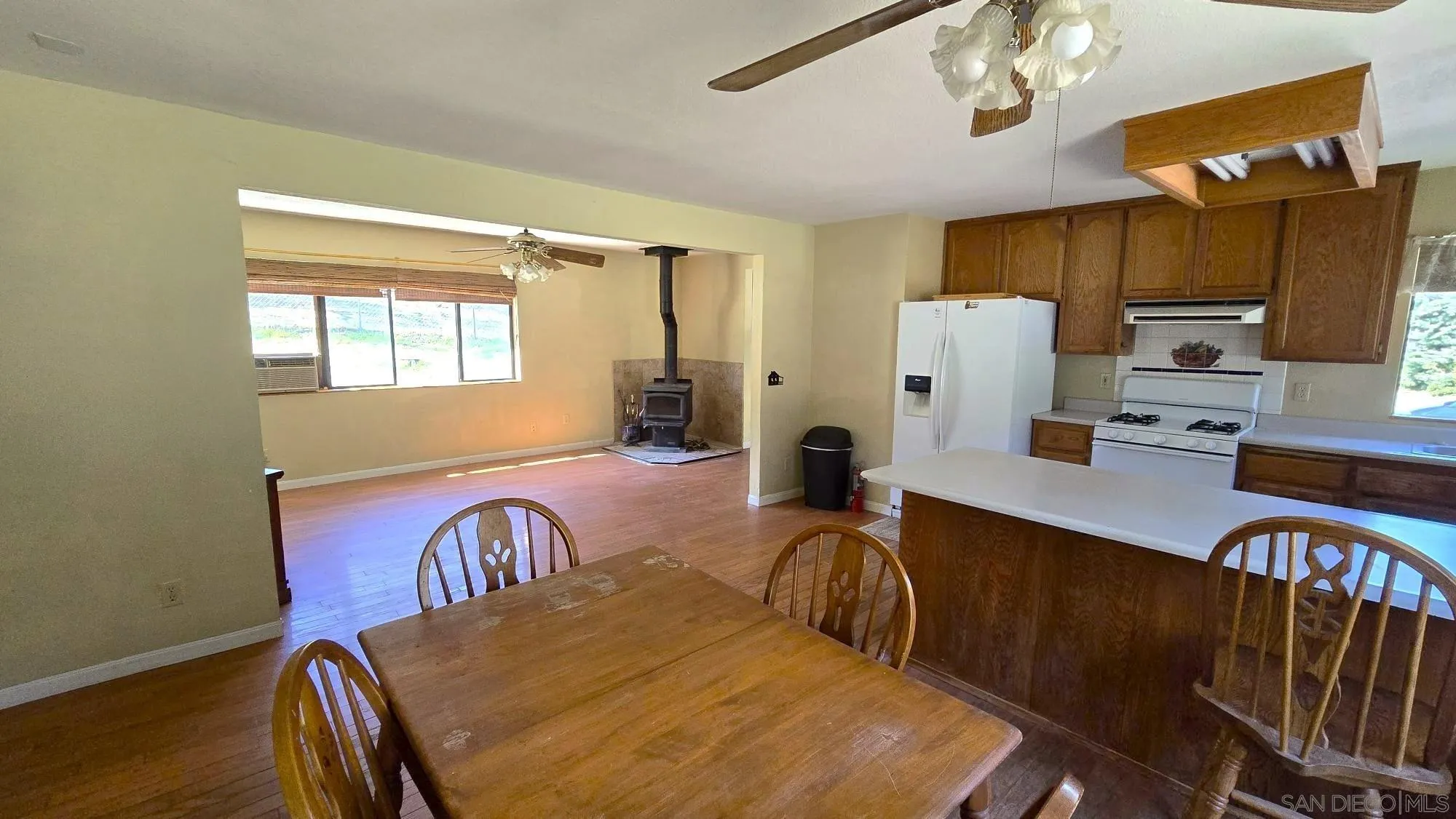 https://cdn.realtyfeed.com/cdn/127/250022285/752e33b3bfe1e8da55a0b5b6c06227dc.webp