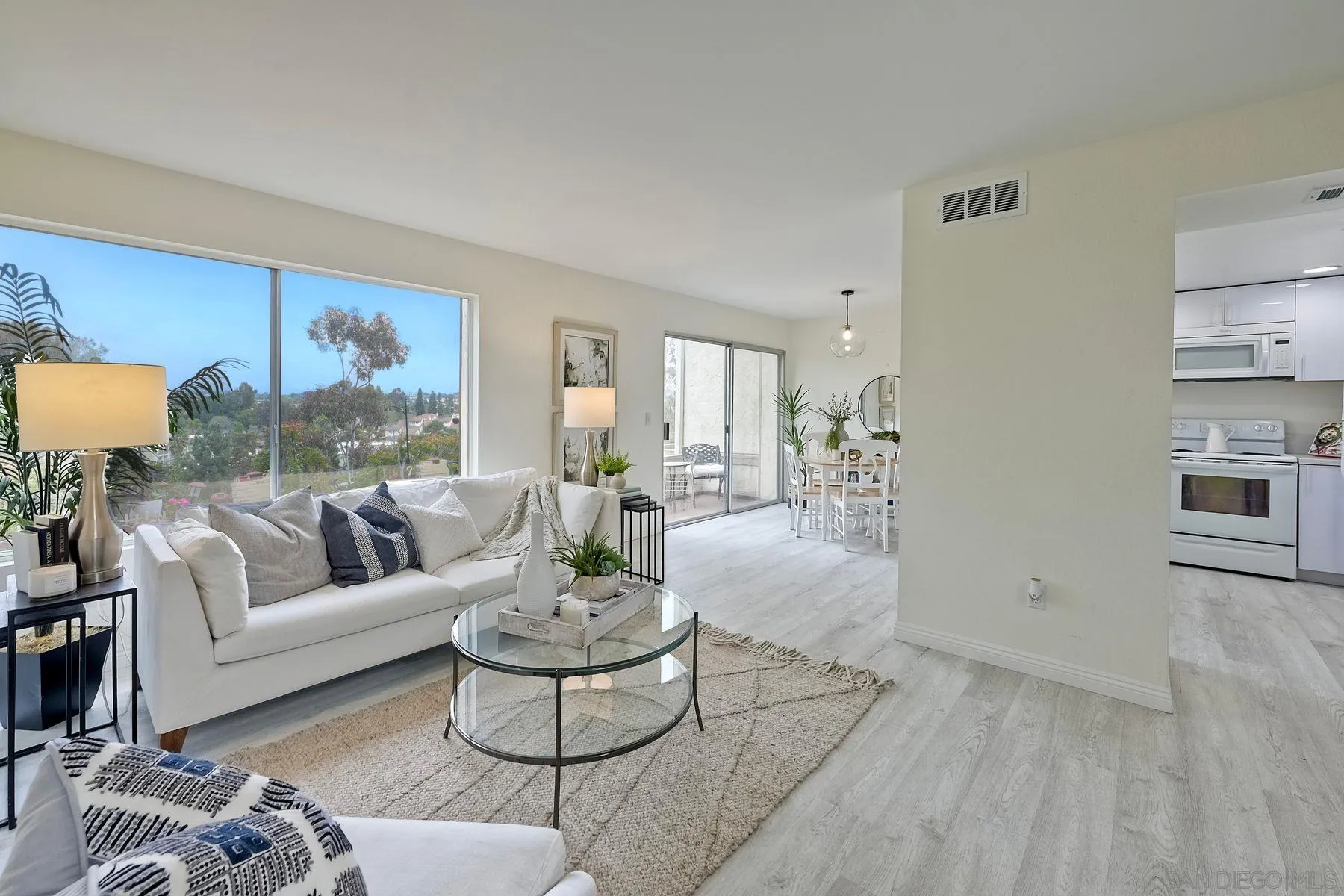 Photo #2: 250022327 Listing 