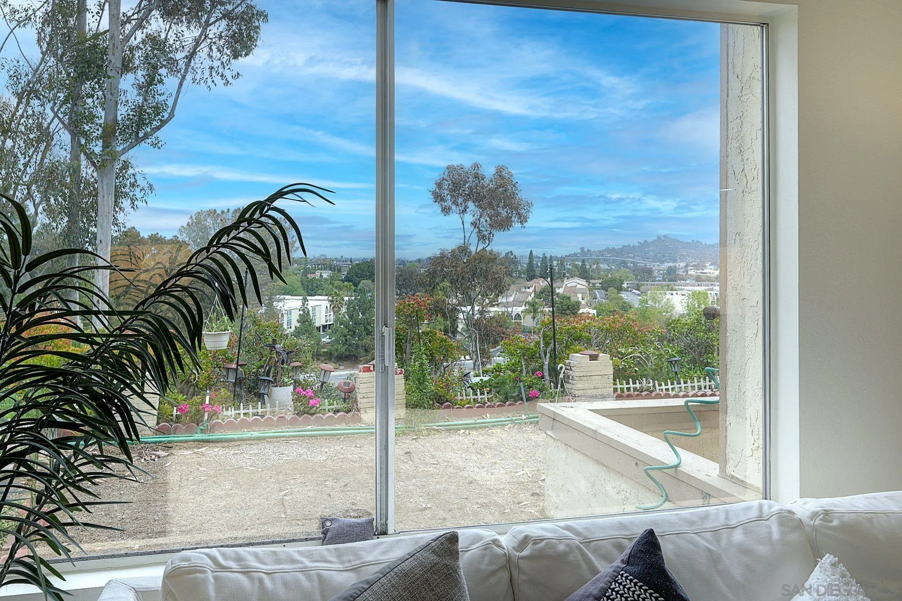 Photo #3: 250022327 Listing 