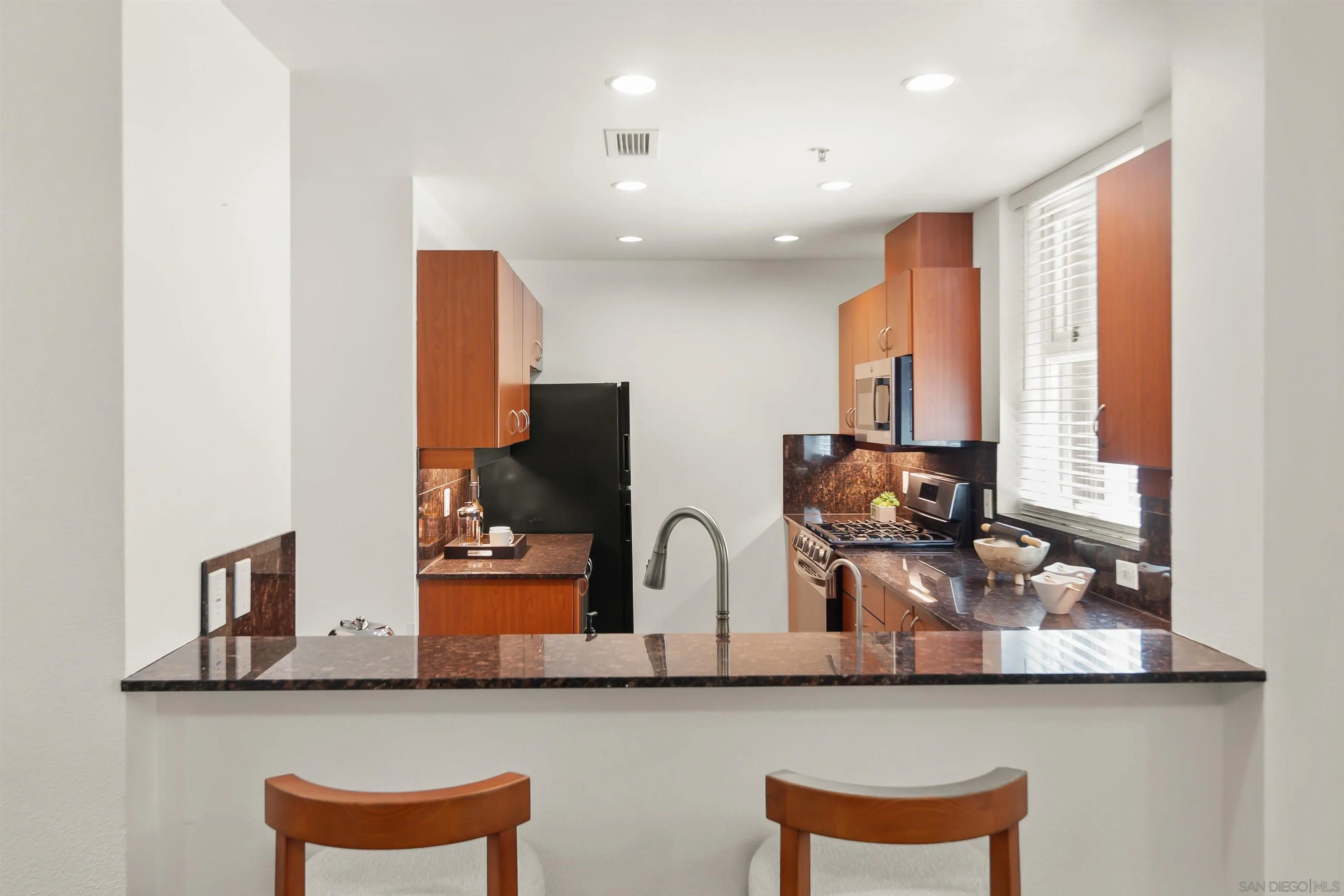 Photo #12: 250022421 Listing: Photo #12