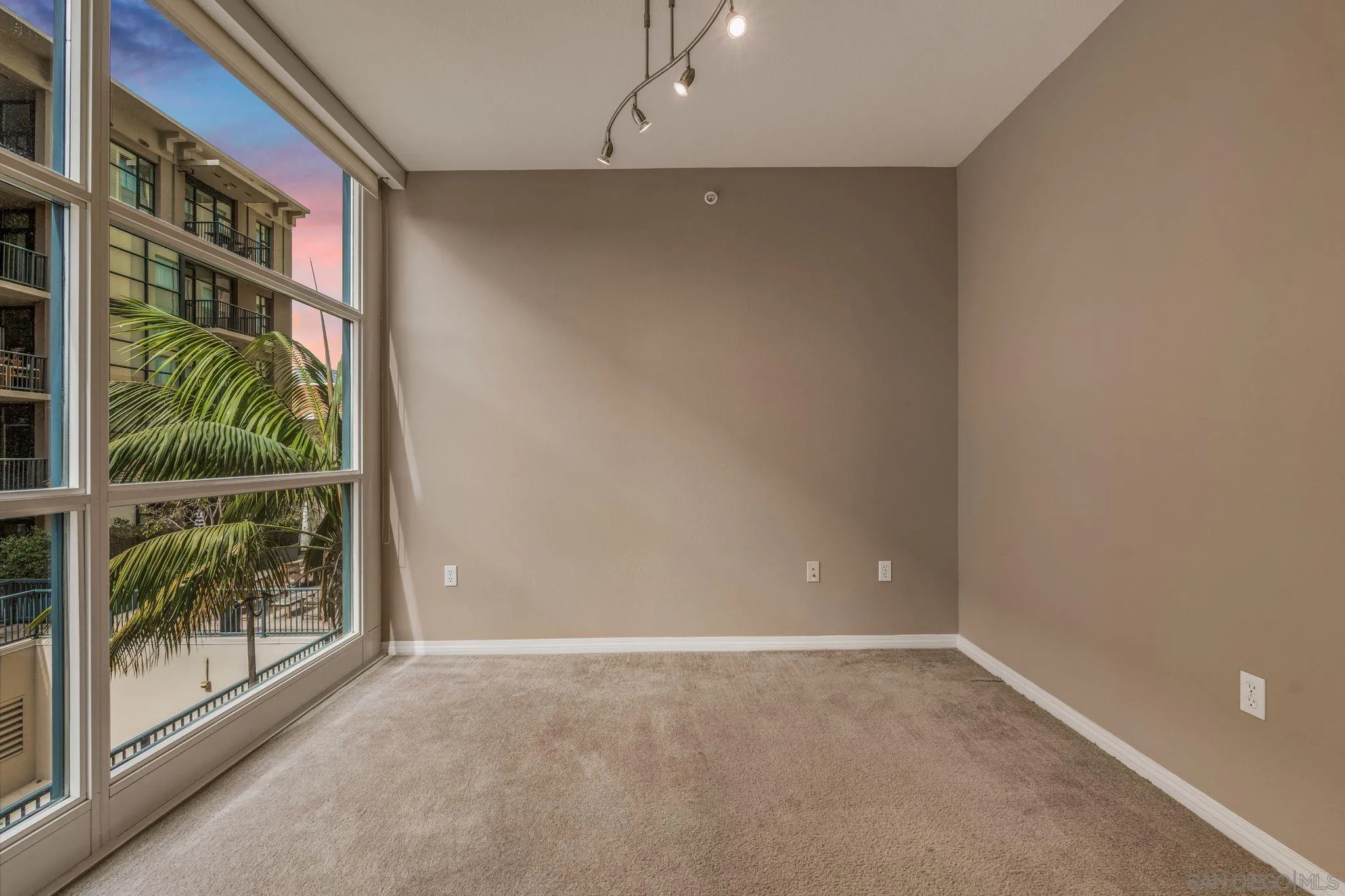 https://cdn.realtyfeed.com/cdn/127/250022424/5a5438cbb97ea7d1f1eebfbab96db784.webp