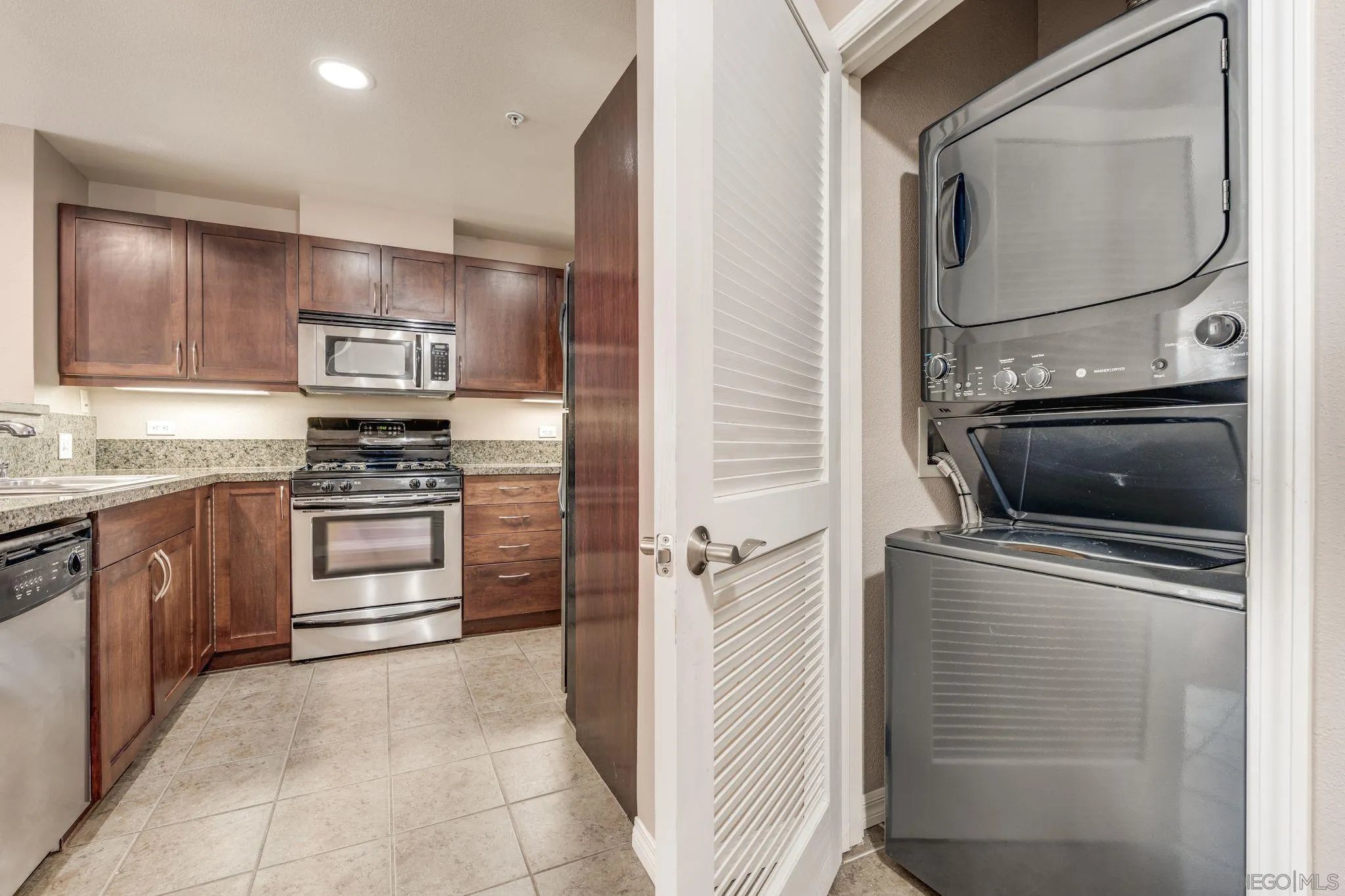 https://cdn.realtyfeed.com/cdn/127/250022424/98731a45be9cddac2aacb9f41c596eb3.webp