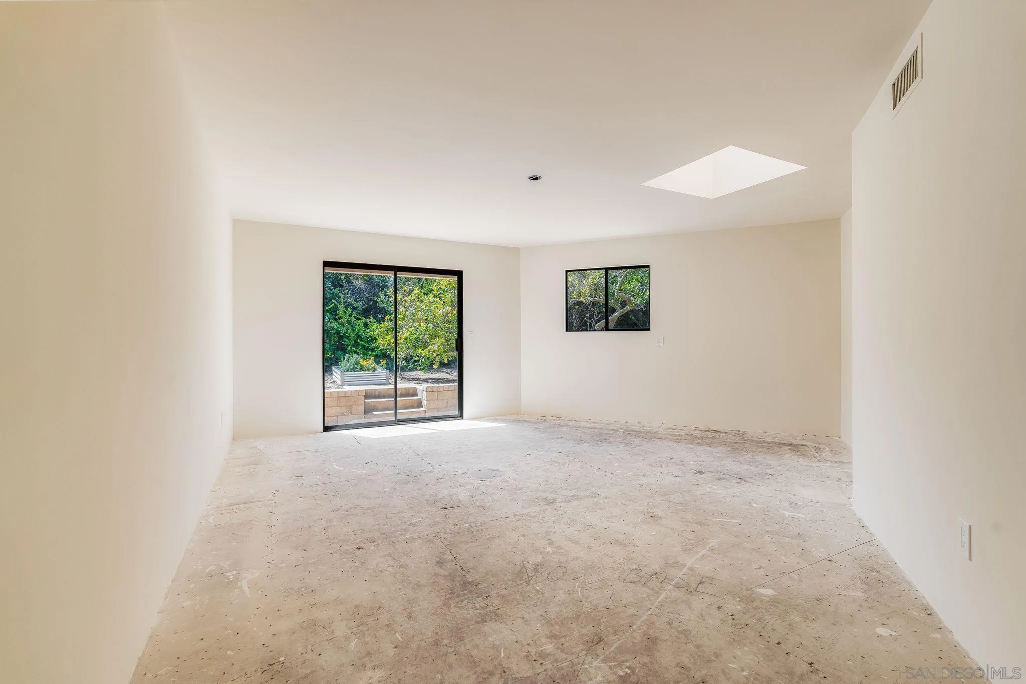 https://cdn.realtyfeed.com/cdn/127/250022438/4bbe5d0caa50f20bd3ae01b41b6628f2.webp