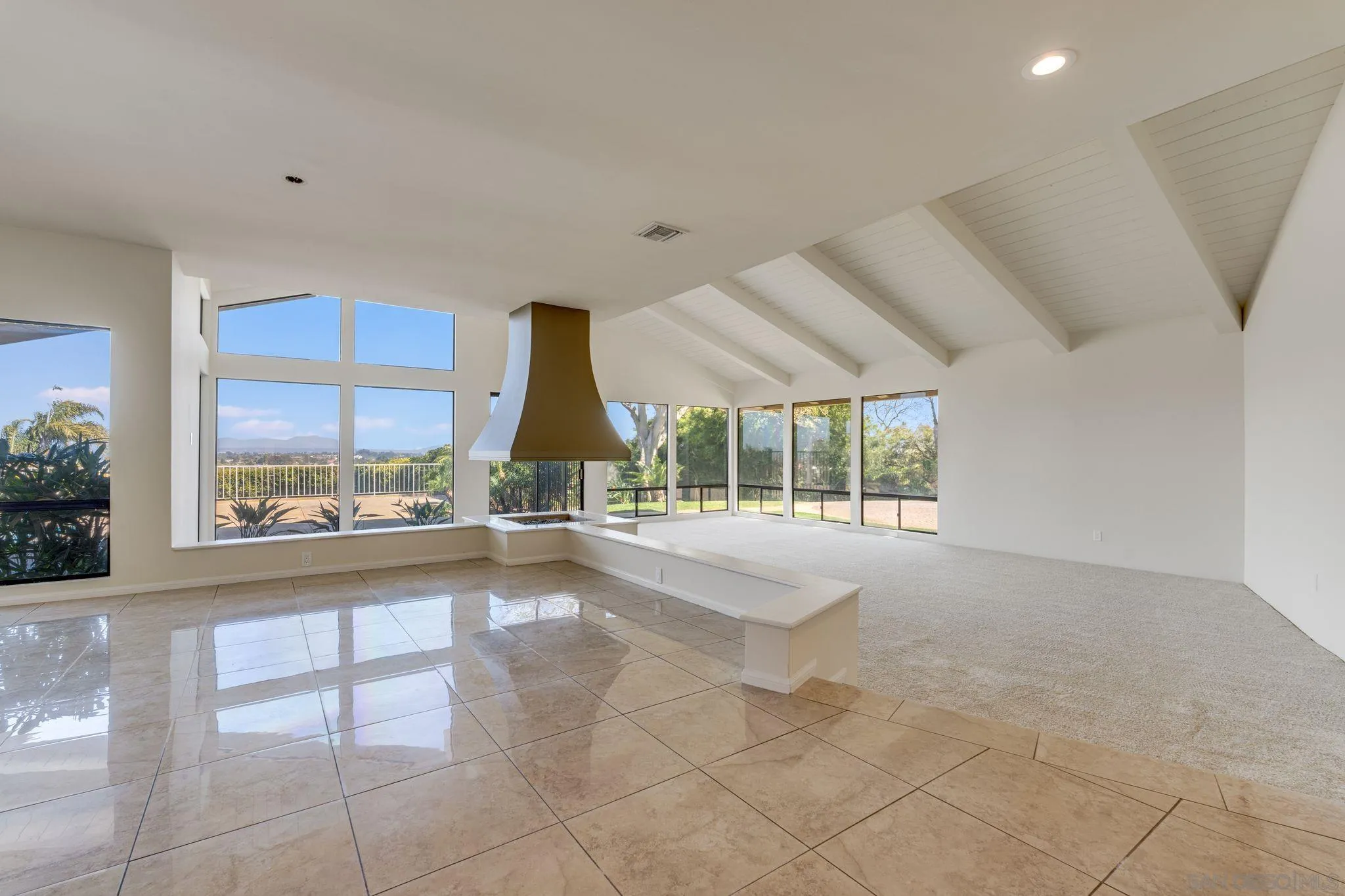 https://cdn.realtyfeed.com/cdn/127/250022438/59d11312e9188f4902032d42364e5c93.webp
