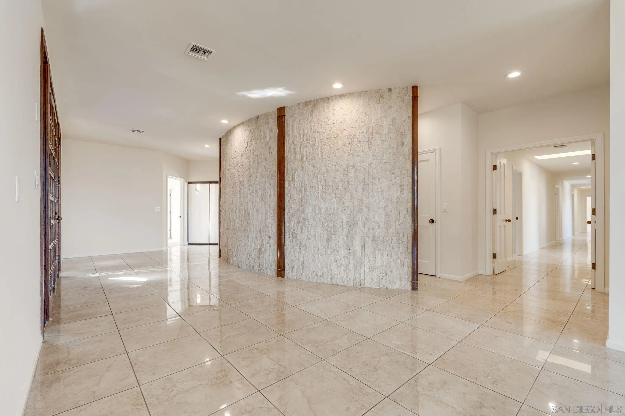 https://cdn.realtyfeed.com/cdn/127/250022438/e18c339b424d39f4fa52189375123af8.webp