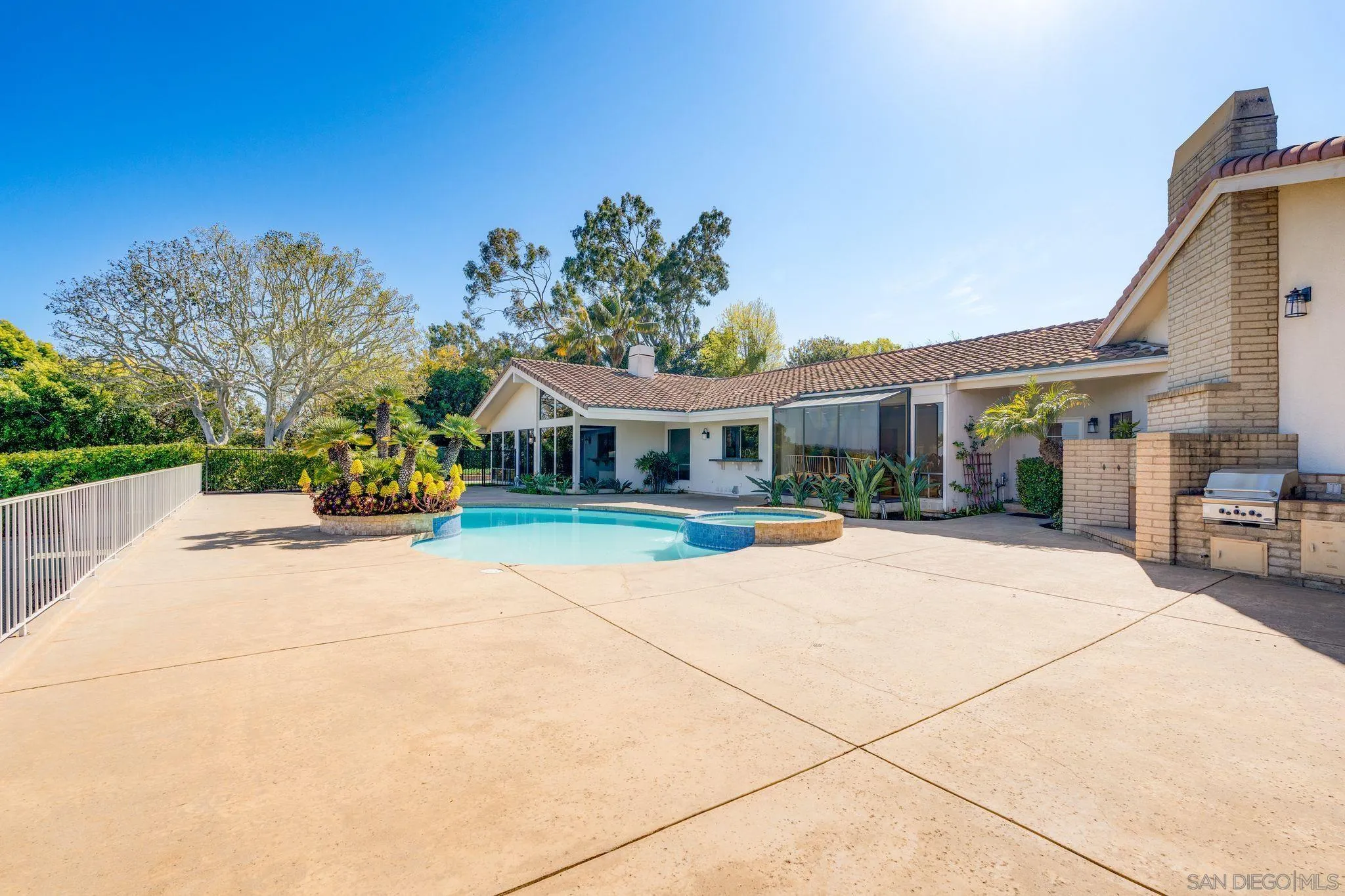 https://cdn.realtyfeed.com/cdn/127/250022438/e2f3f473af149d26ef452462edbc8693.webp