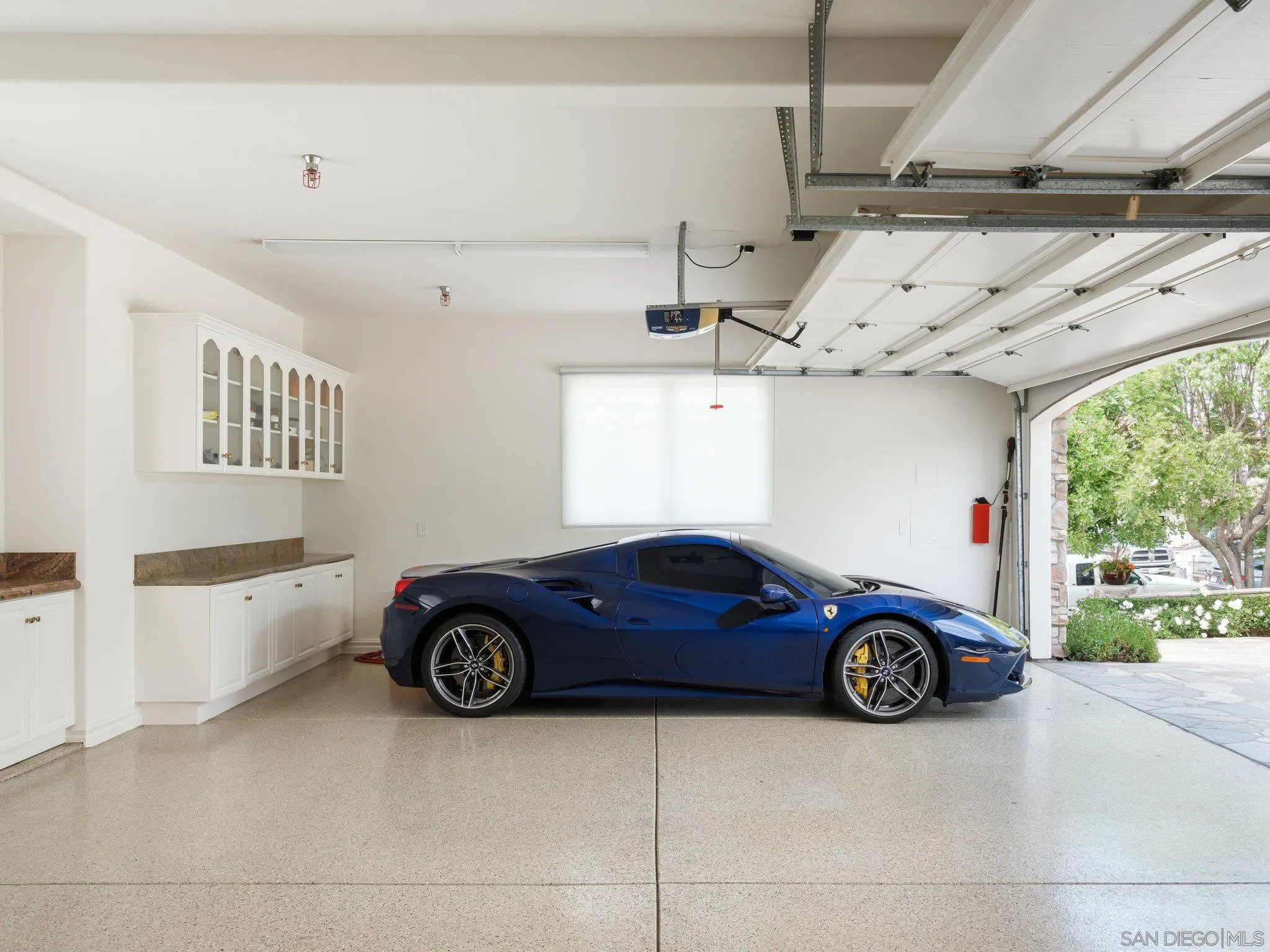 https://cdn.realtyfeed.com/cdn/127/250022498/38bb584d5d42c7b6dce80e7994b7349c.webp