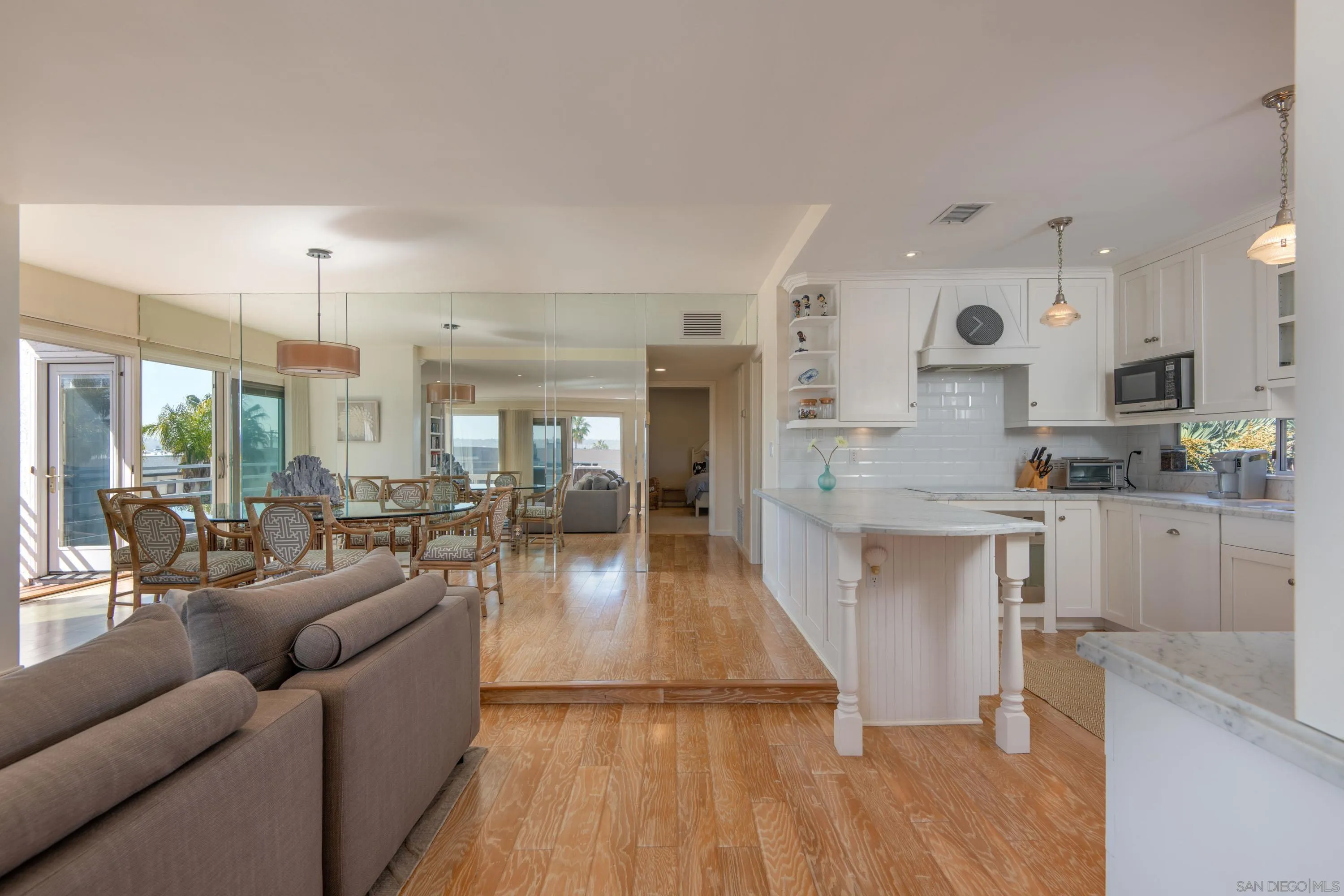 Photo #4: 250022501 Listing 