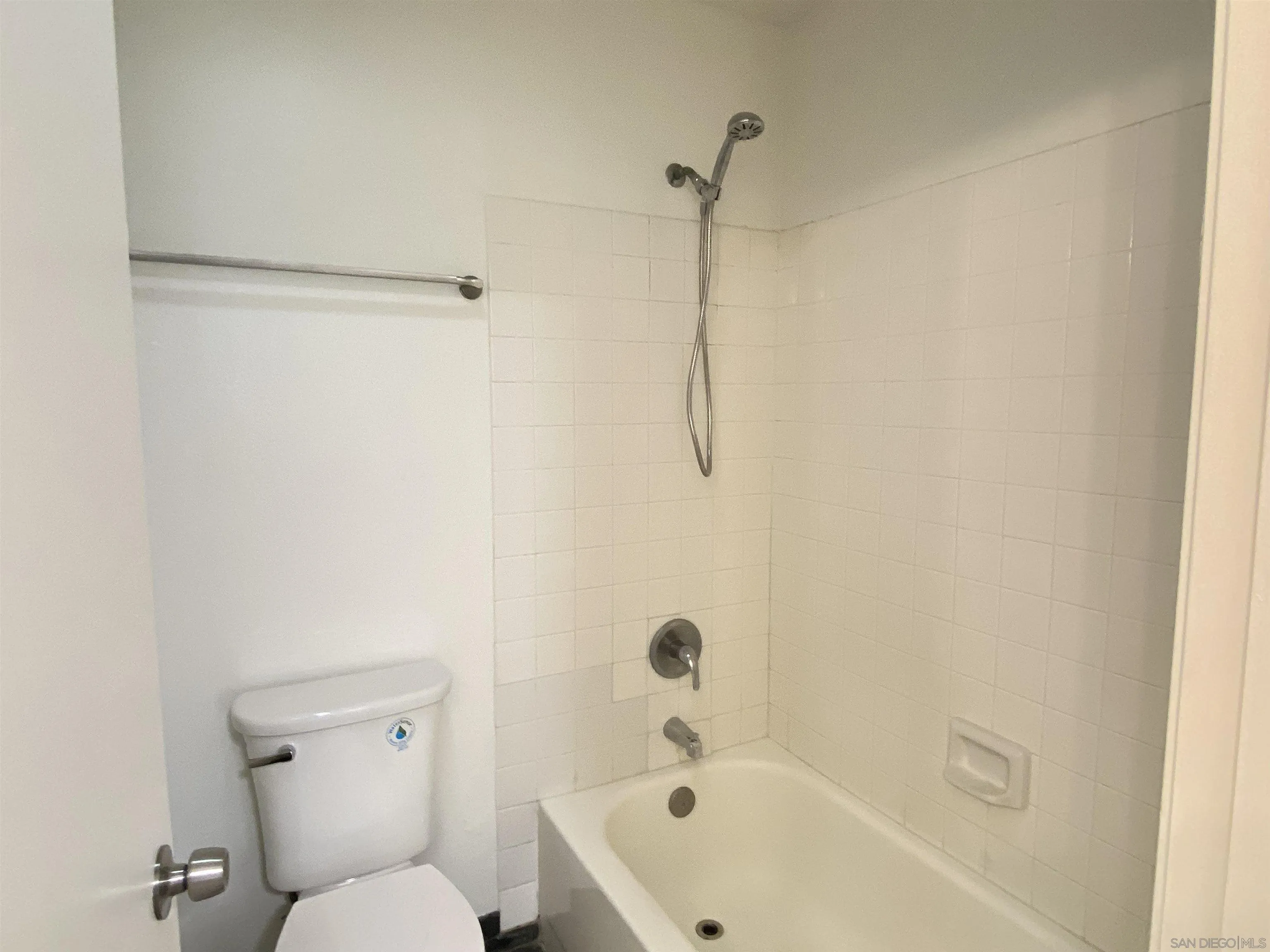 https://cdn.realtyfeed.com/cdn/127/250022526/5fb5e1013b814d3af40412de2126954b.webp