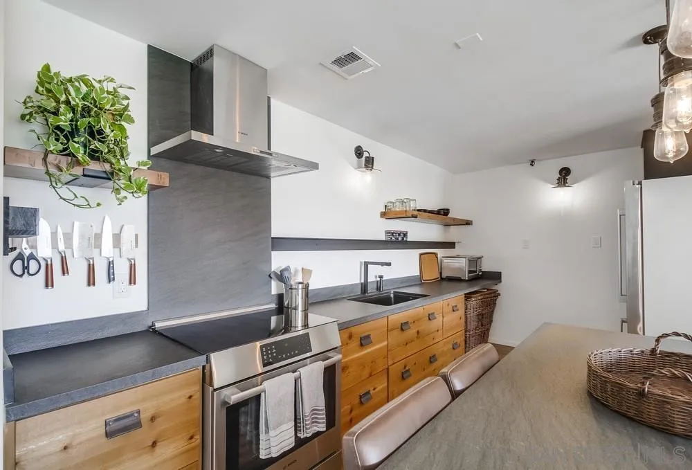 Photo #3: 250022528 Listing 
