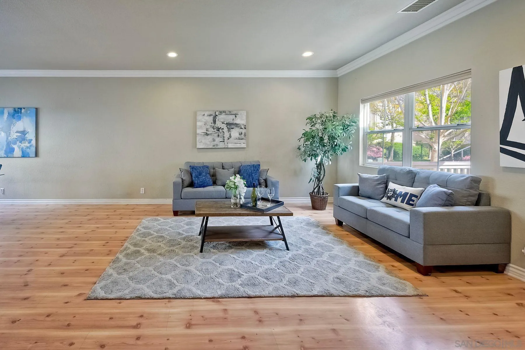 Photo #2: 250022546 Listing 