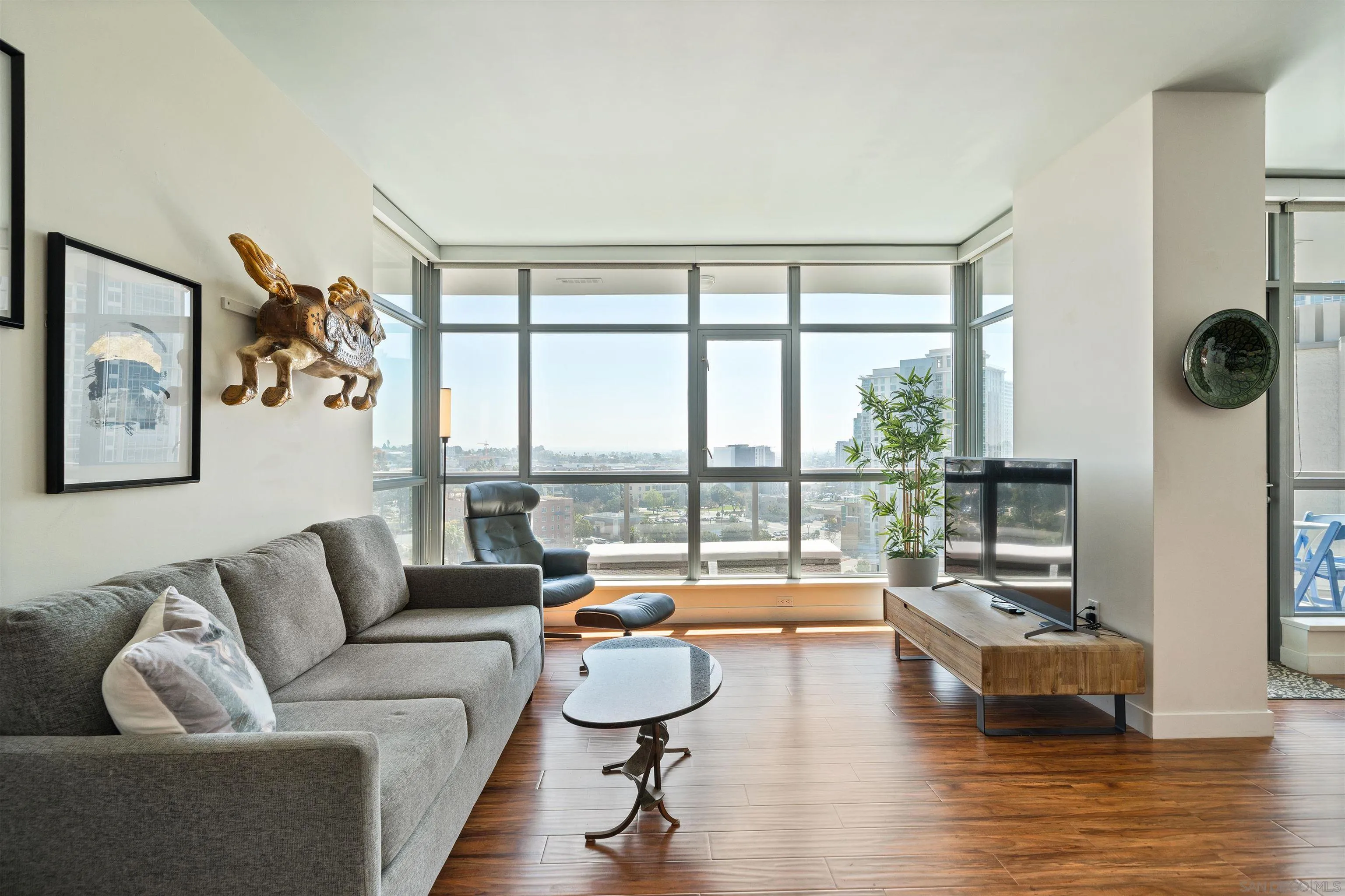 Photo #3: 250022569 Listing 