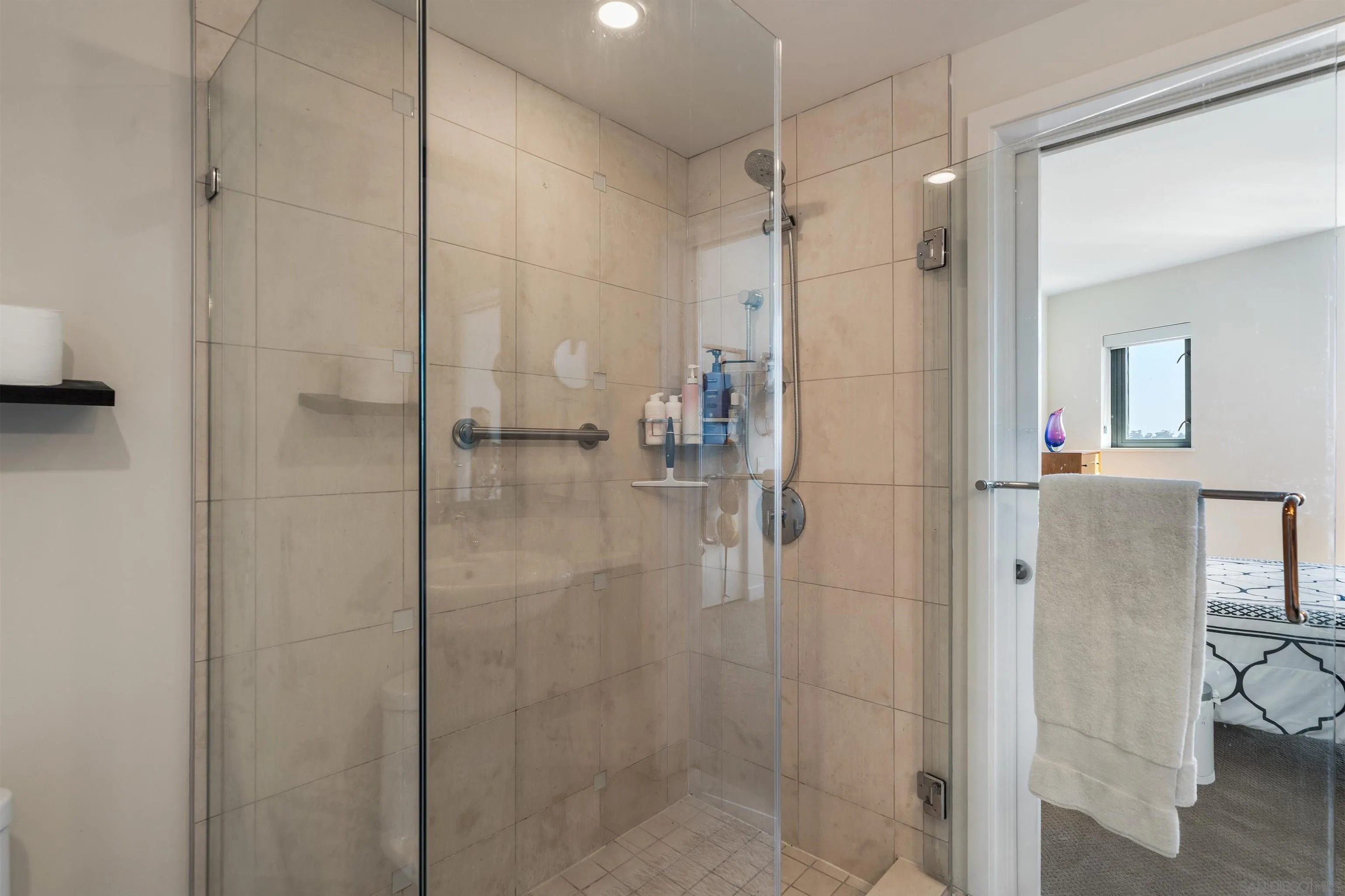 Photo #23: 250022569 Listing: Photo #23